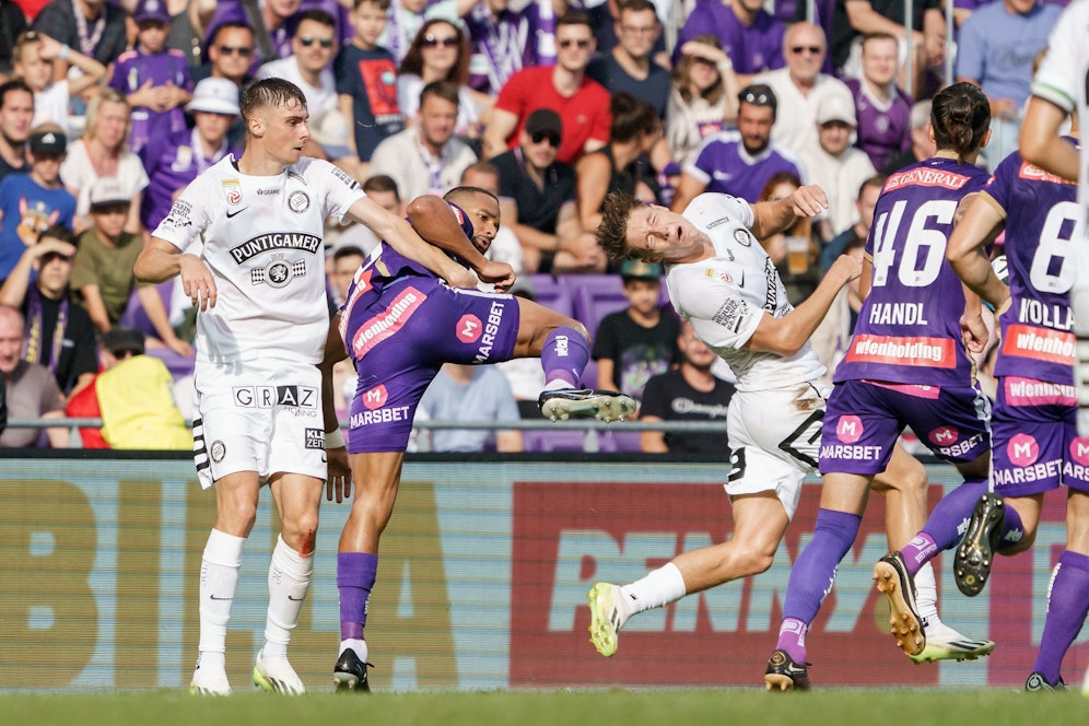 Martins trifft Prass im Gesicht, der Austrianer sieht Rot.