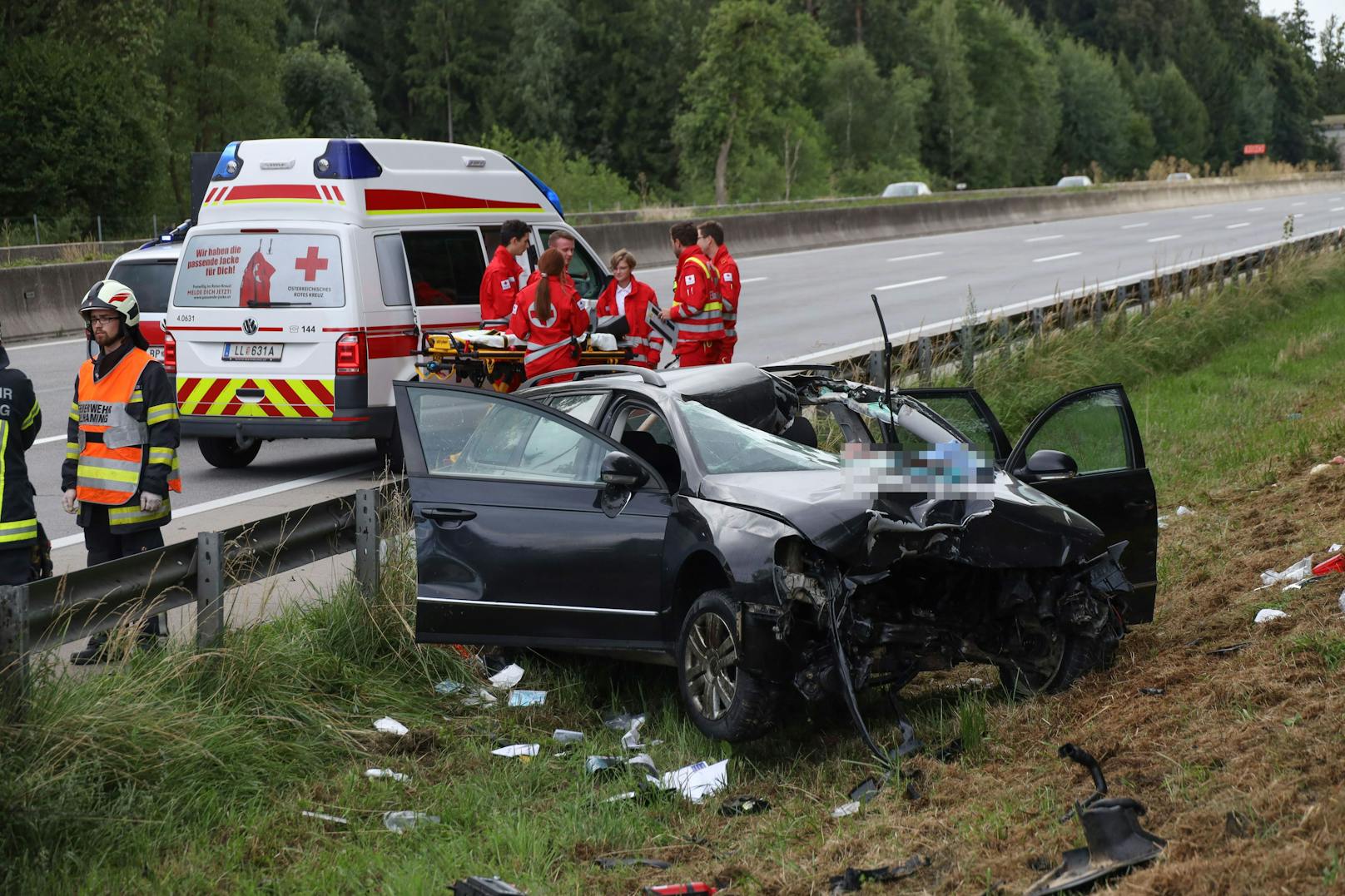 Ein heftiger Unfall auf der A1 forderte mehrere Verletzte.