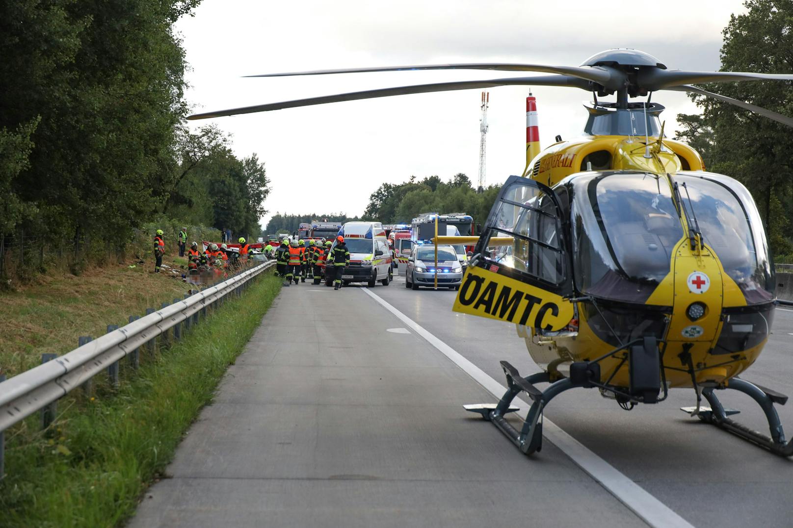 Ein heftiger Unfall auf der A1 forderte mehrere Verletzte.