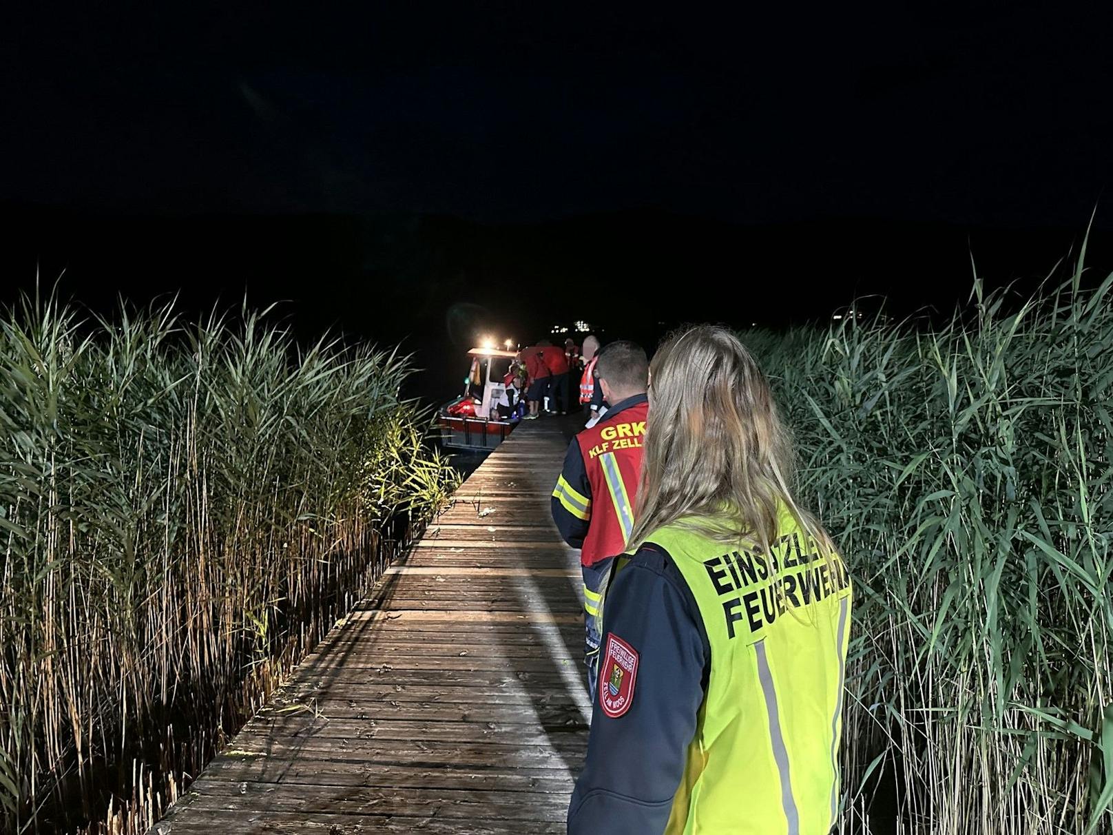 Nachdem der 82-Jährige längere Zeit nicht zurückkam und mittlerweile eine leichter Sturm am Irrsee aufzog, suchten die Angehörigen vom Land aus nach dem Segelboot.