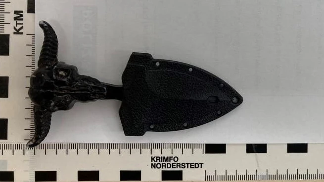 Die Tatwaffe wurde von der Polizei sichergestellt.