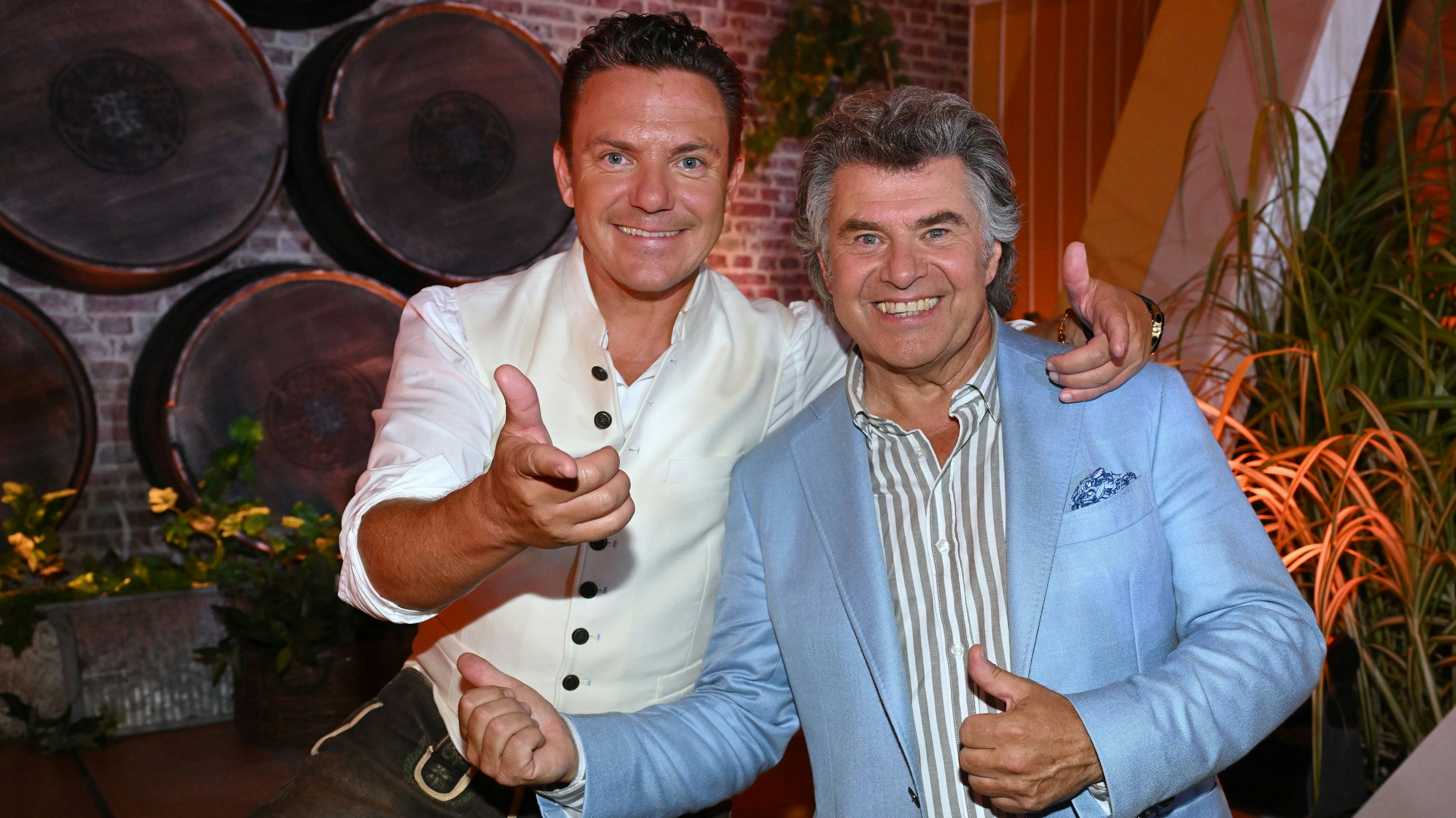 Stefan Gross und Andy Borg nach der Sendung Sommer-Spaß mit Andy Borg am Samstag den 29. Juli 2023 im Europa-Park Erlebnis-Resort in Rust. Foto : SWR/ KIMMMIG/ KERSTIN JOENSSON