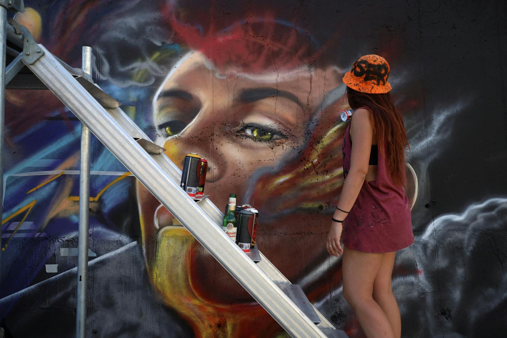 Liliana Demitri, eine Graffitikünstlerin aus Italien.