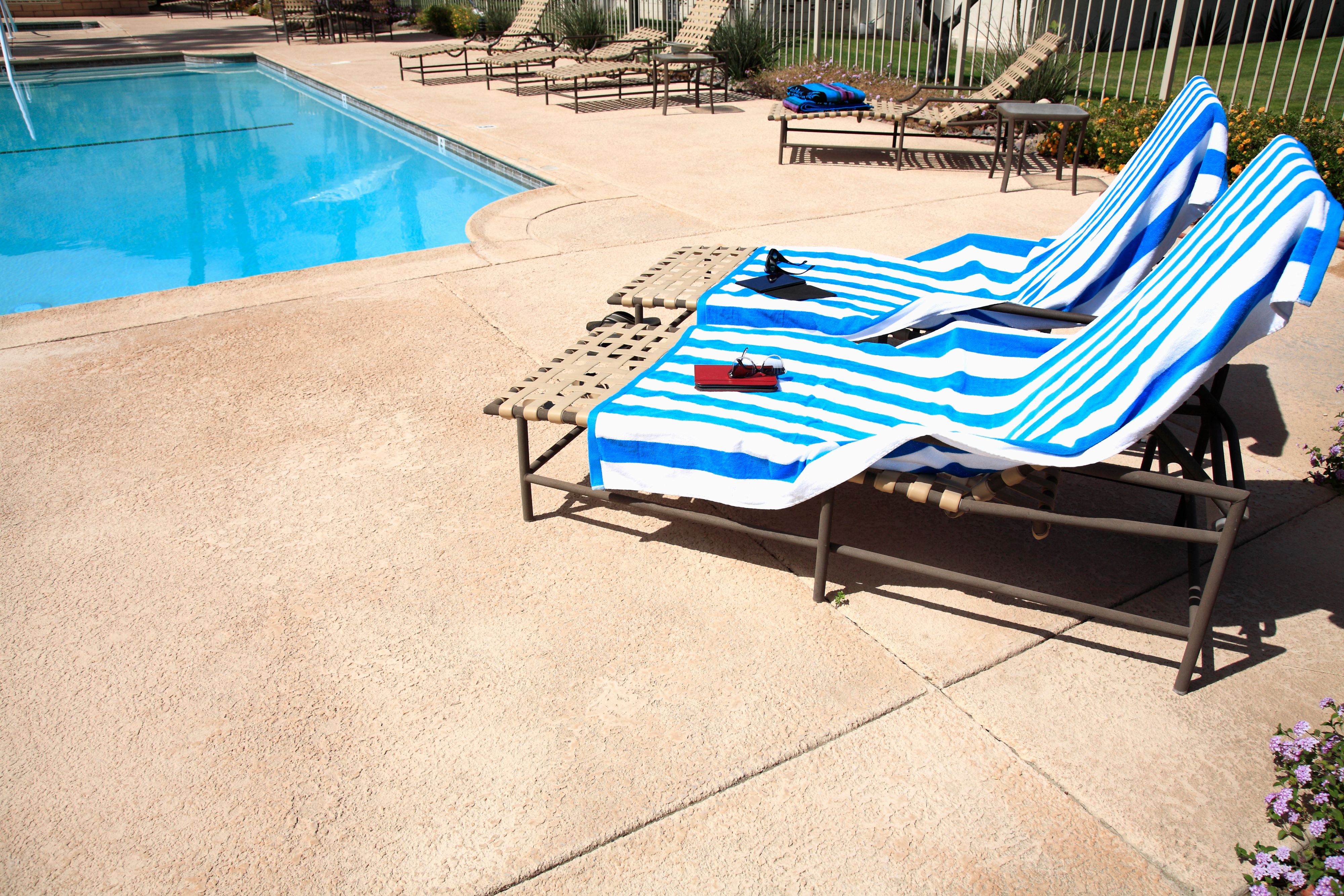 Liegestühle mit dem Badetuch zu reservieren, wird nicht überall gerne gesehen.