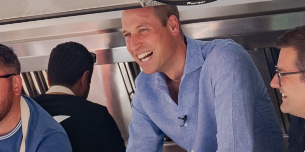 Prinz William serviert Burger