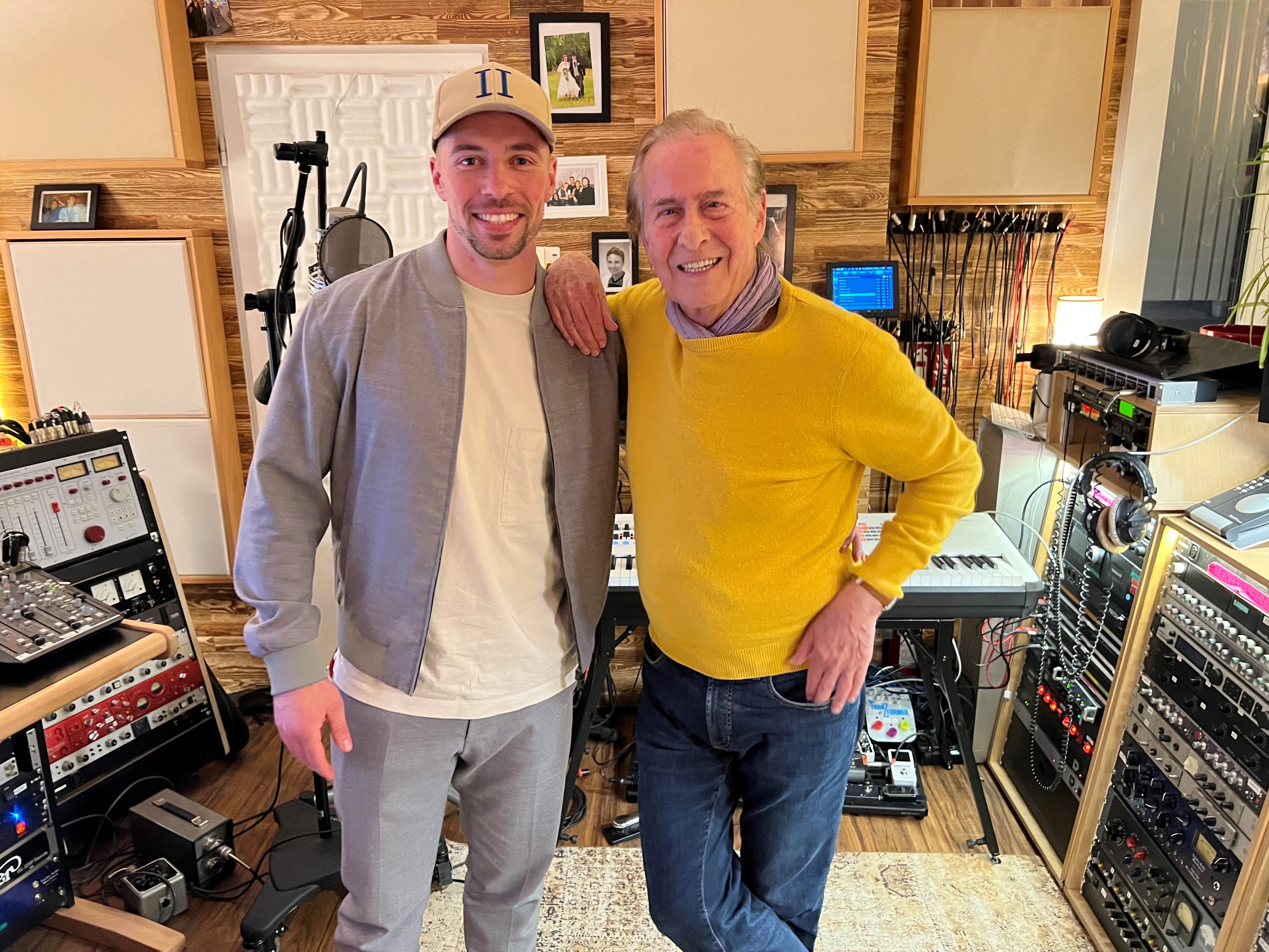 Schlagerlegende <strong>Michael Holm</strong> nahm mit <strong>Ramon Roselly</strong> (links) seinen Hit 