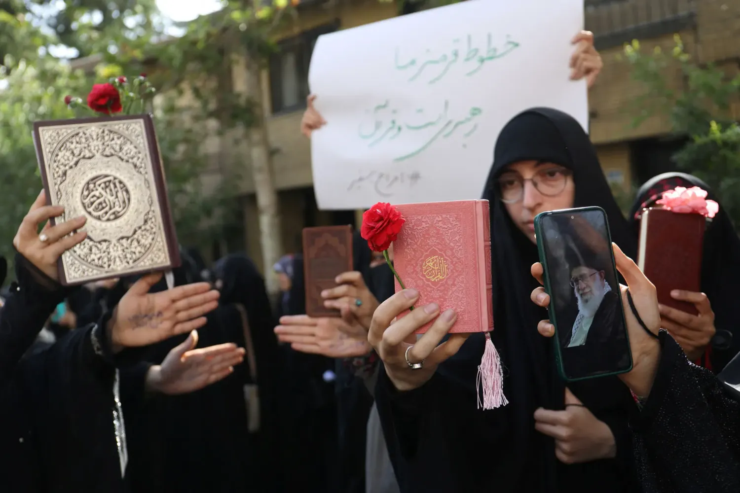 In vielen muslimischen Ländern gibt es Demonstrationen gegen die Koranverbrennungen. (Auf dem Bild: Vor der schwedischen Botschaft im Iran)&nbsp;