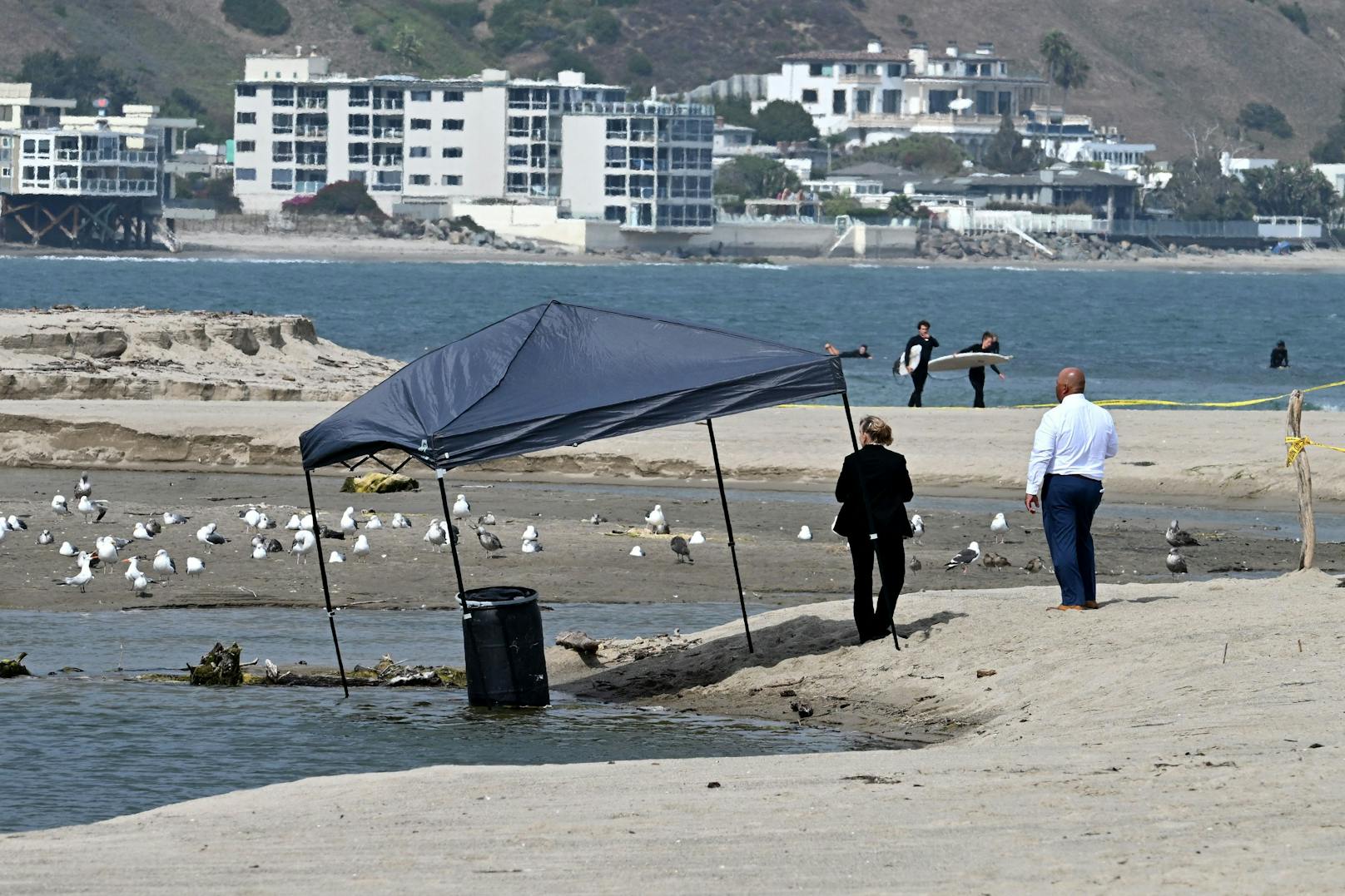 Am Malibu Lagoon State Beach wurde am 31. Juli 2023 ein Fass mit einer Männerleiche darin durch einen Rettungsschwimmer entdeckt.