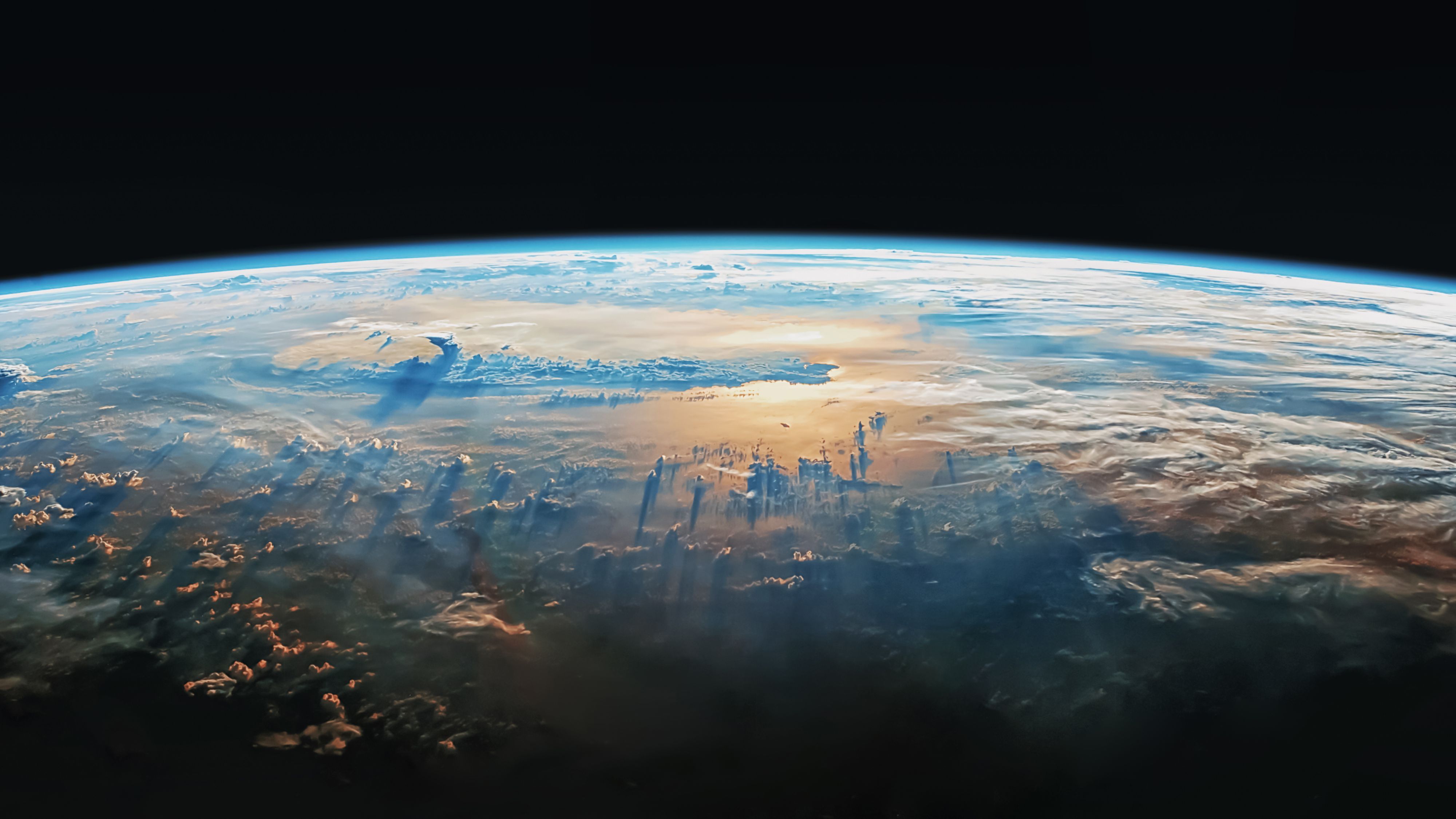 Auf der Erde leben acht Milliarden Menschen.