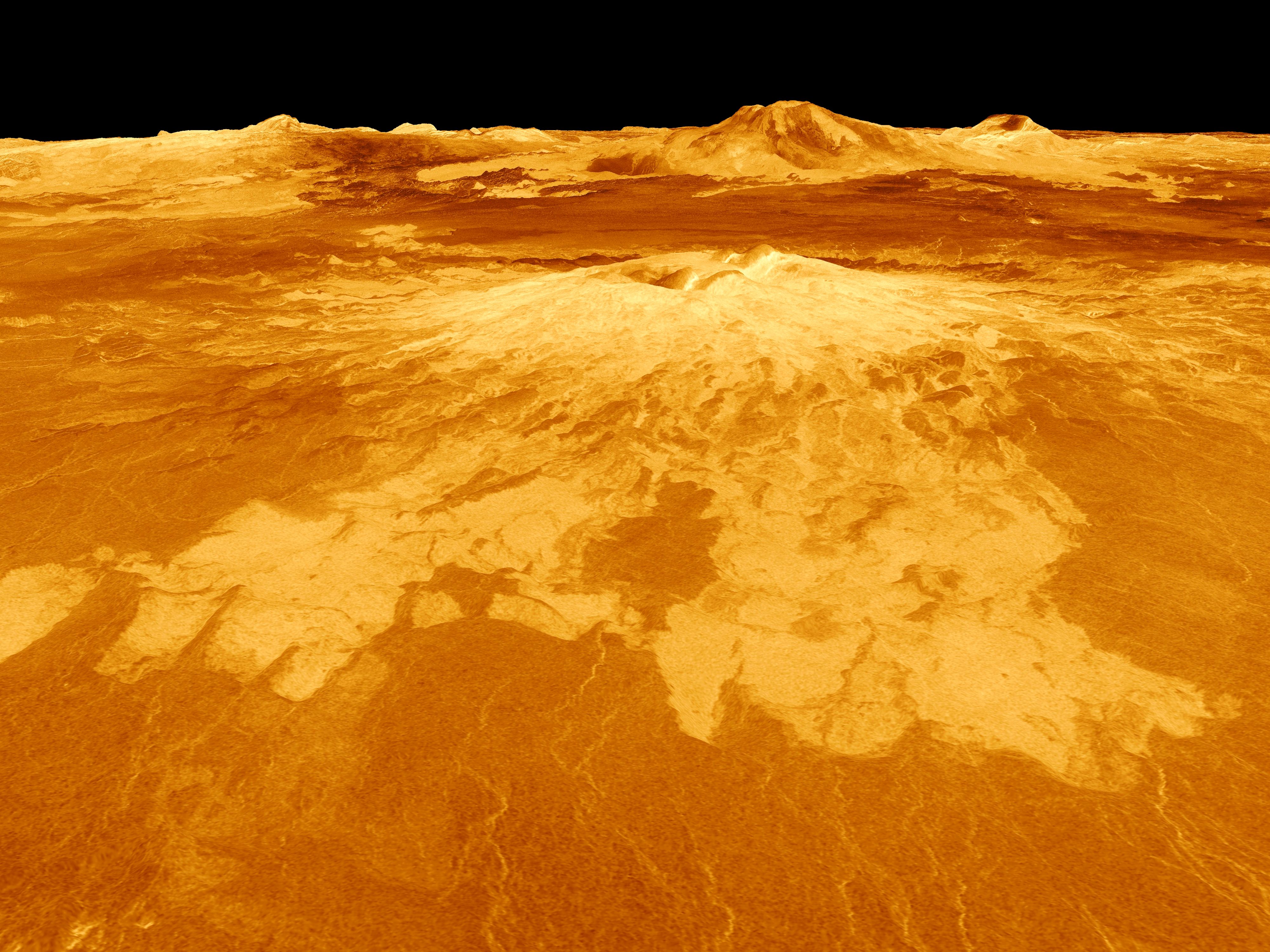 Download von www.picturedesk.com am 01.08.2023 (11:02).  Surface of Venus. 3D computer-generated composite radar image showing the western edge of the Atla Regio area of the surface of Venus. Here, lava flows can be seen extending for hundreds of kilometres across the fractured plains in the foreground to the base of the Sapas Mons (upper centre) volcano, with the Maat Mons volcano (top centre) on the horizon. Image composed of synthetic aperture radar data obtained by the Magellan spacecraft, combined with radar altimetry and ray tracing to simulate a perspective view. - 20151231_PD8047 - Rechteinfo: Rights Managed (RM)