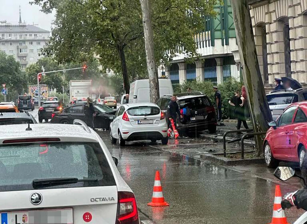 Böser Unfall auf der Vorderen Zollamtstraße