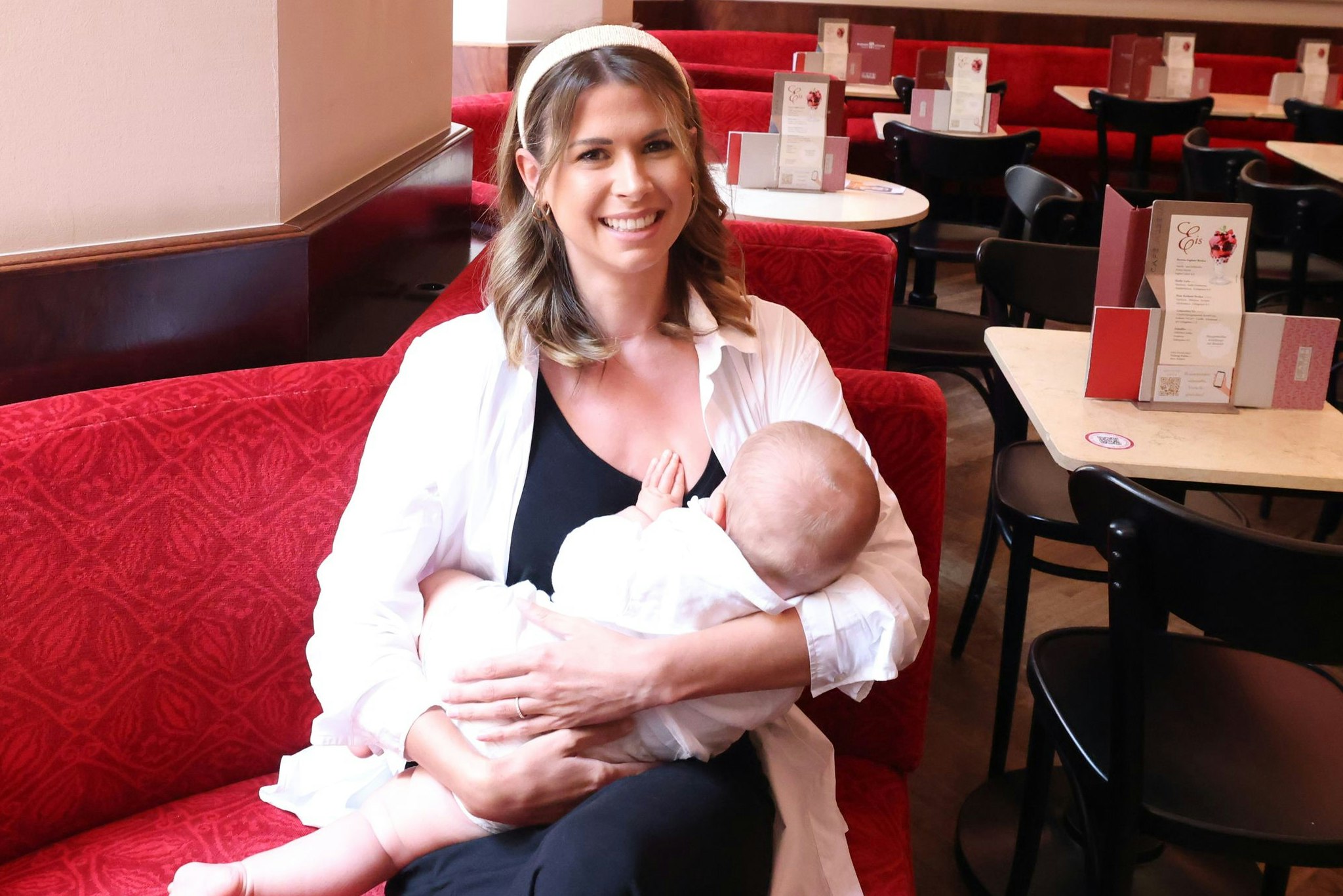 Mama Angelika stillt seit sechs Monaten. Auch sie hat schlechte Erfahrungen gemacht.