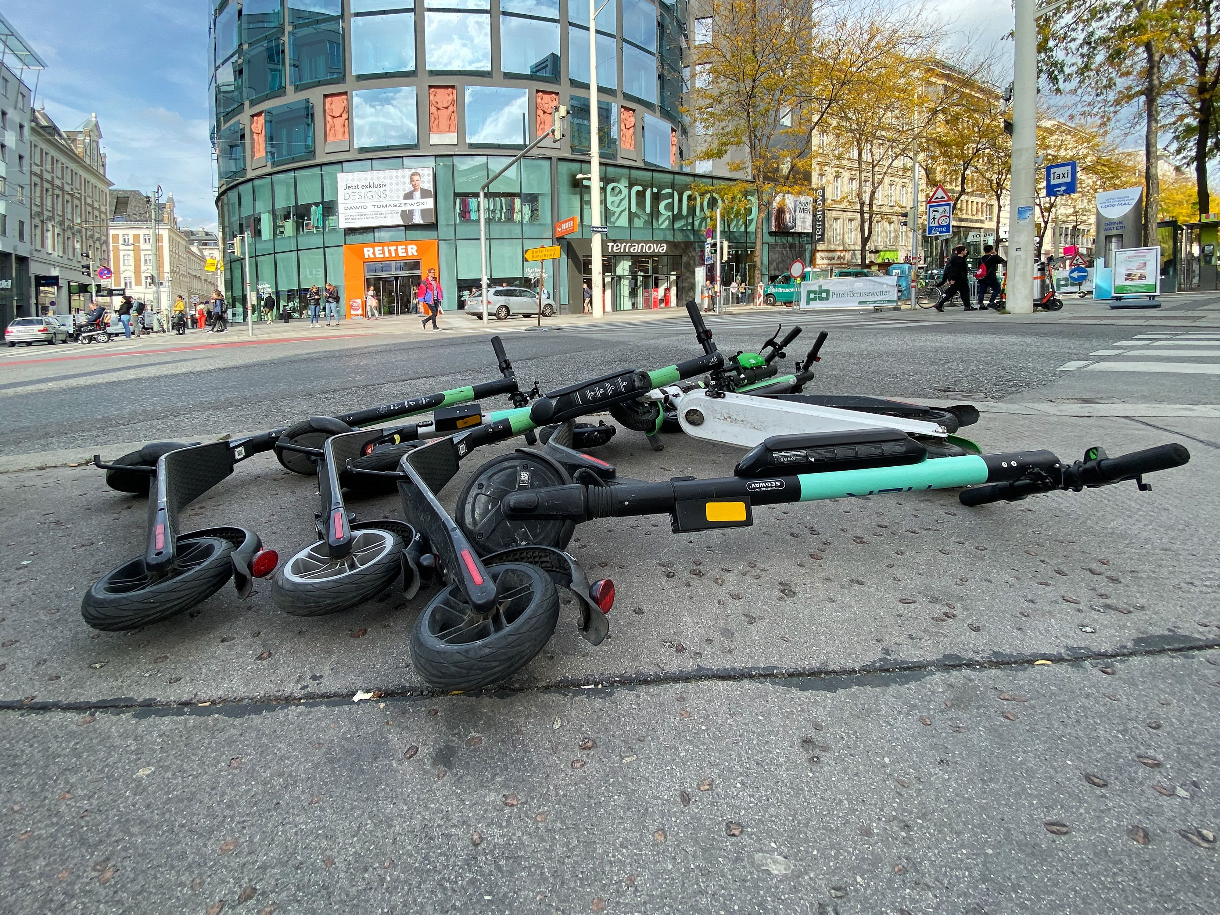 E-Scooter sorgen in Wien immer wieder für Probleme (Symbolbild).