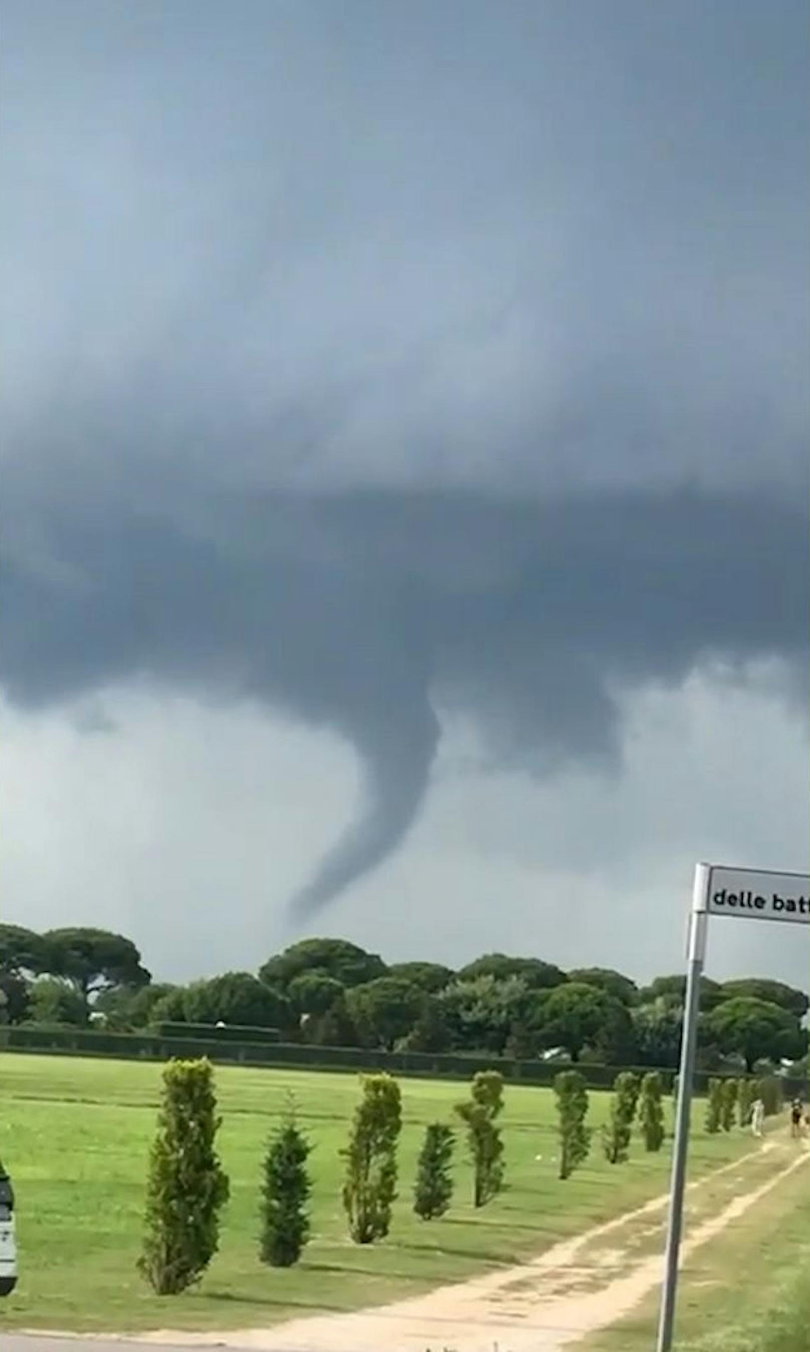 Direkt vor den Kameras mehrerer Augenzeugen zog ein Tornado am 1. August 2023 durch die Lagune von Venedig.