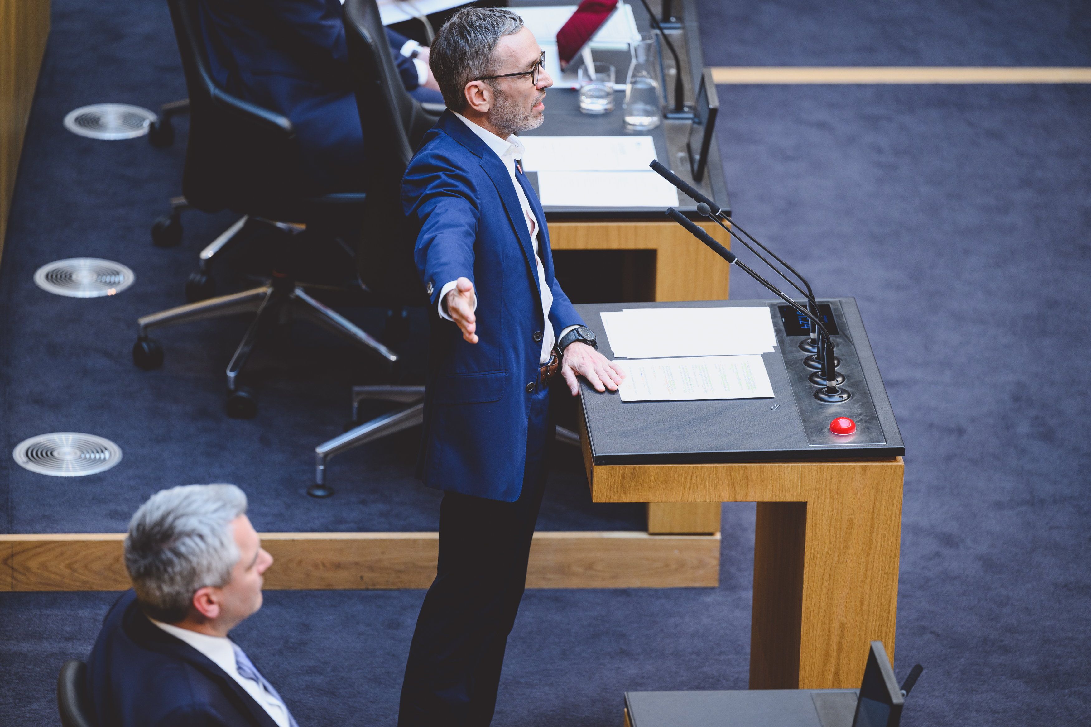 FPÖ-Chef Herbert Kickl attackiert Bundeskanzler Karl Nehammer.