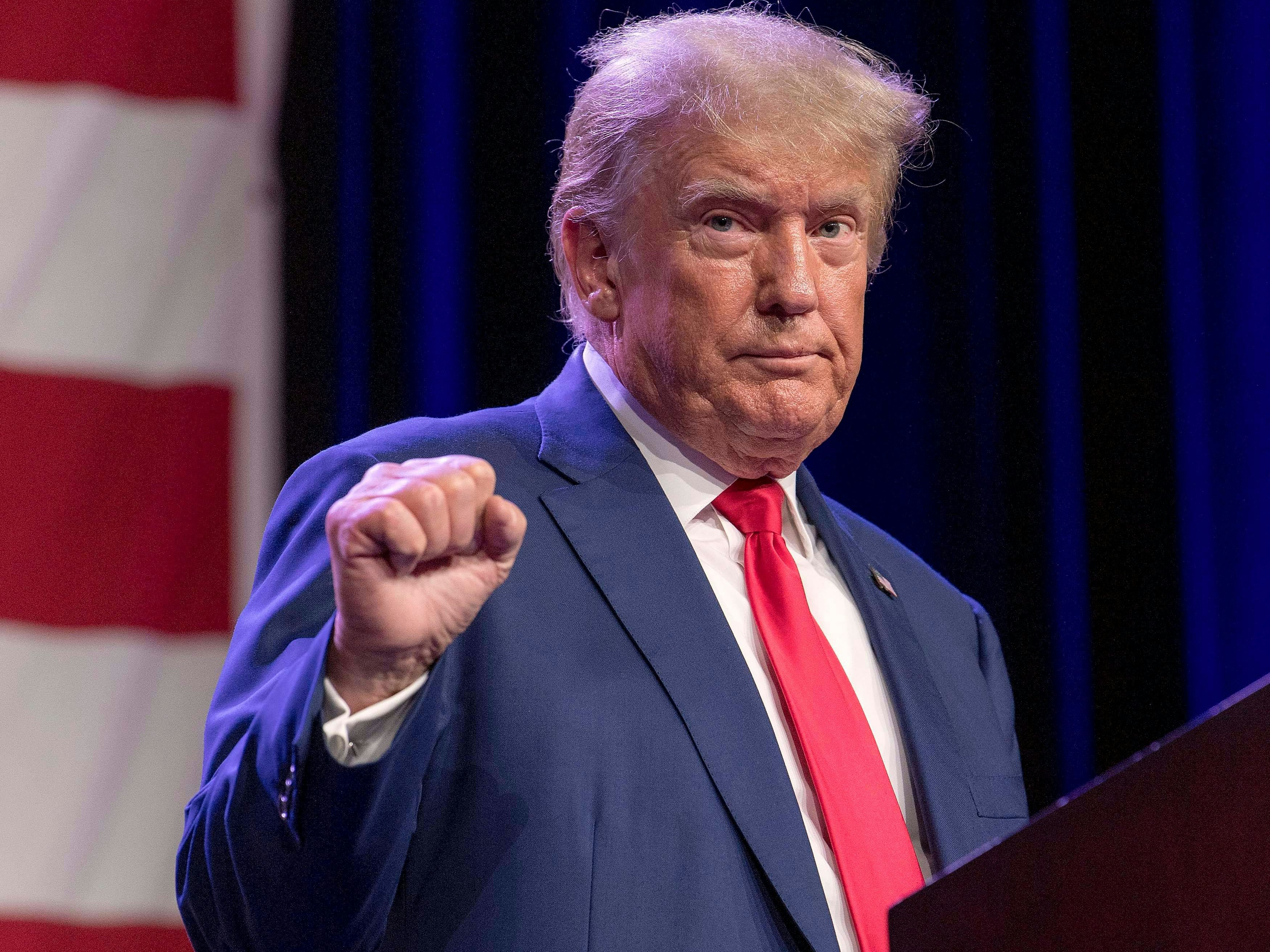 July 28, 2023 - Des Moines, Iowa, USA - DONALD TRUMP speaks at the Iowa Republican Party s 2023 Lincoln Dinner cattle call for potential 2024 presidential candidates. Des Moines USA - ZUMAce6_ 20230728_zaf_ce6_029 Copyright: xBrianxCahnx