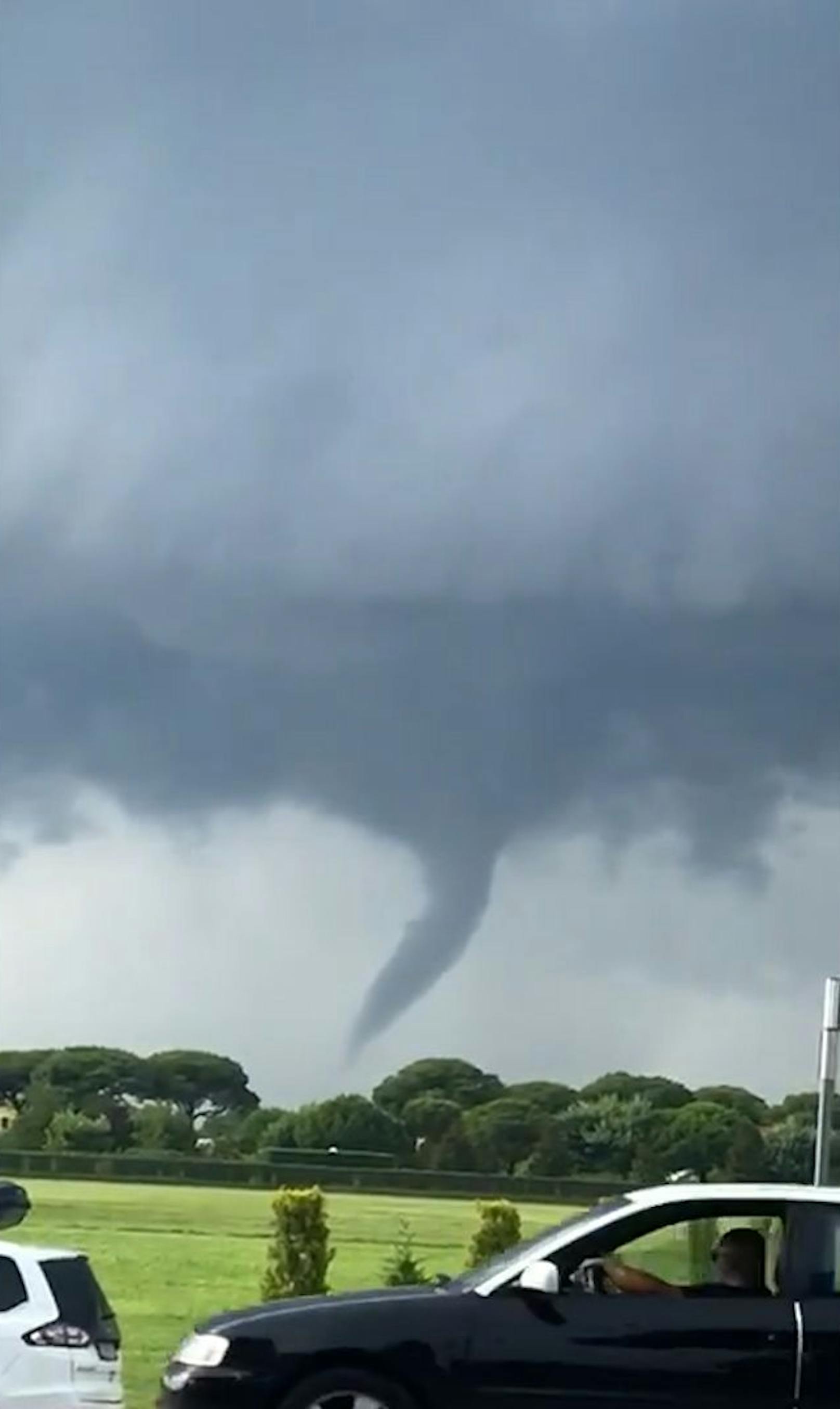 Direkt vor den Kameras mehrerer Augenzeugen zog ein Tornado am 1. August 2023 durch die Lagune von Venedig.