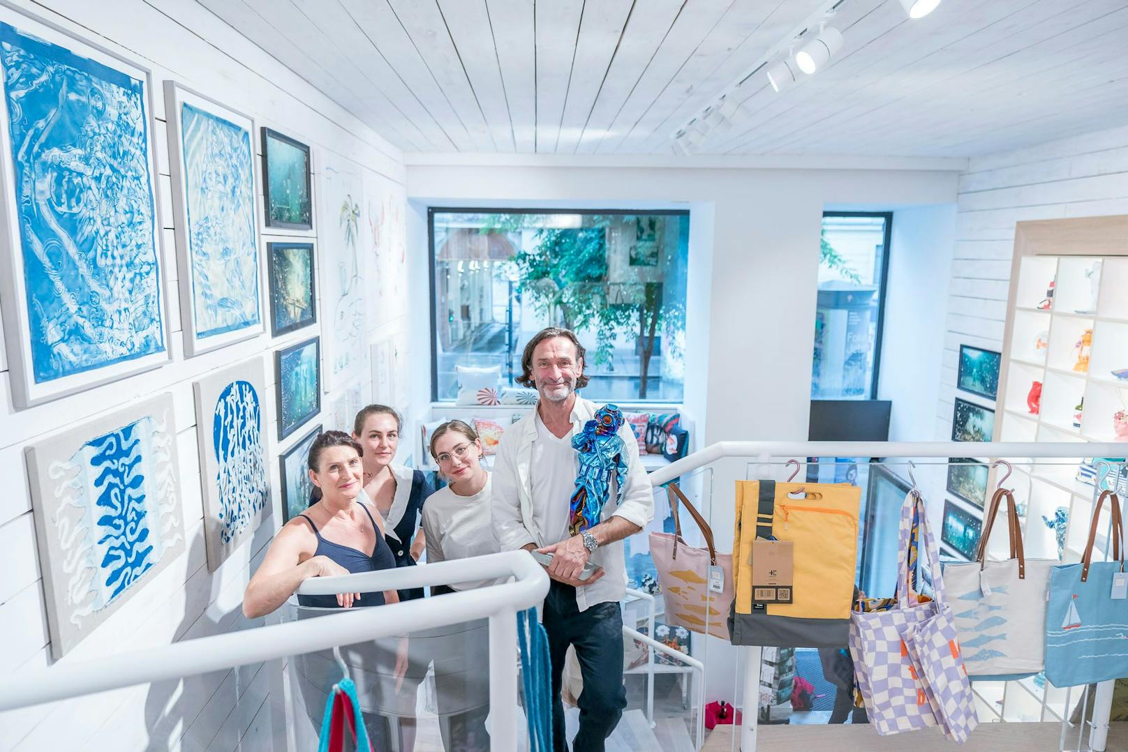 oceanstore in der stiftgasse, andreas franke mit familie, 20230801 foto: helmut graf/tageszeitung heute