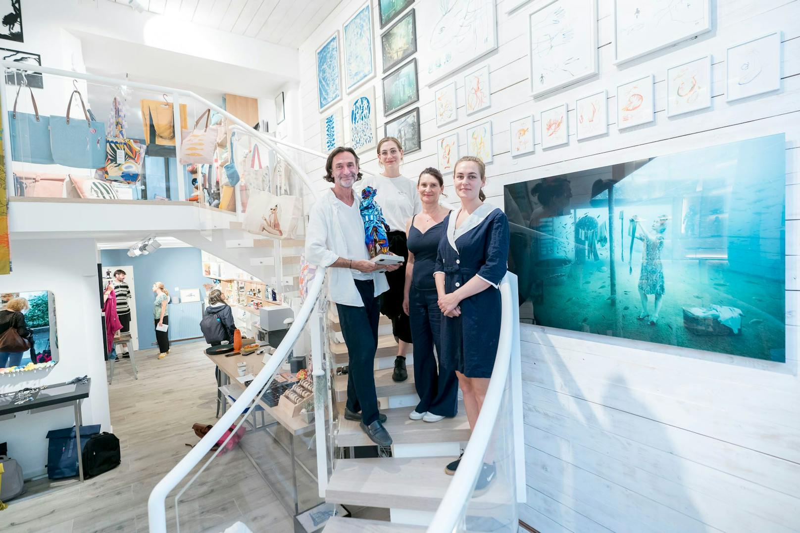 oceanstore in der stiftgasse, andreas franke mit familie, 20230801 foto: helmut graf/tageszeitung heute