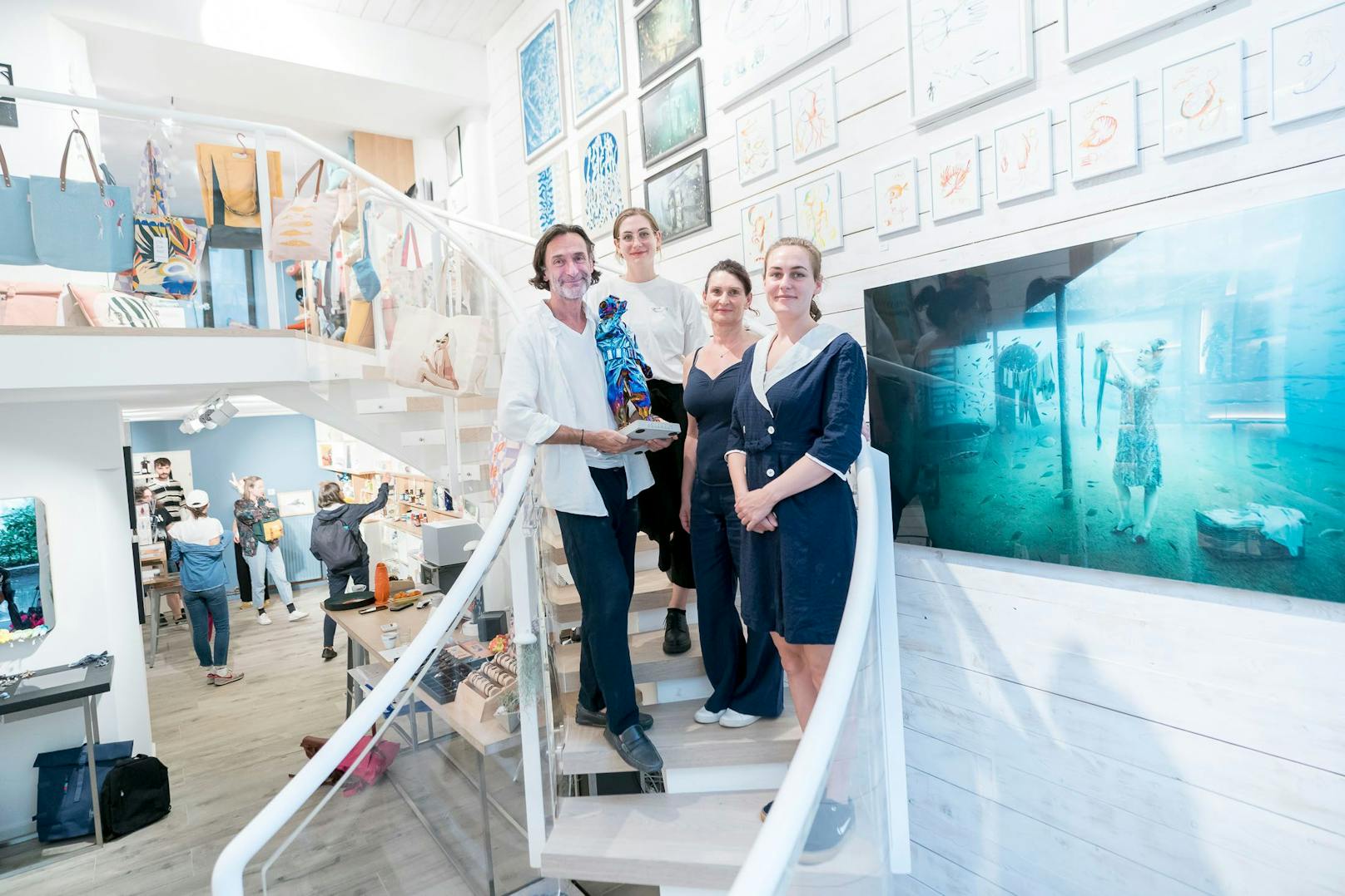 oceanstore in der stiftgasse, andreas franke mit familie, 20230801 foto: helmut graf/tageszeitung heute