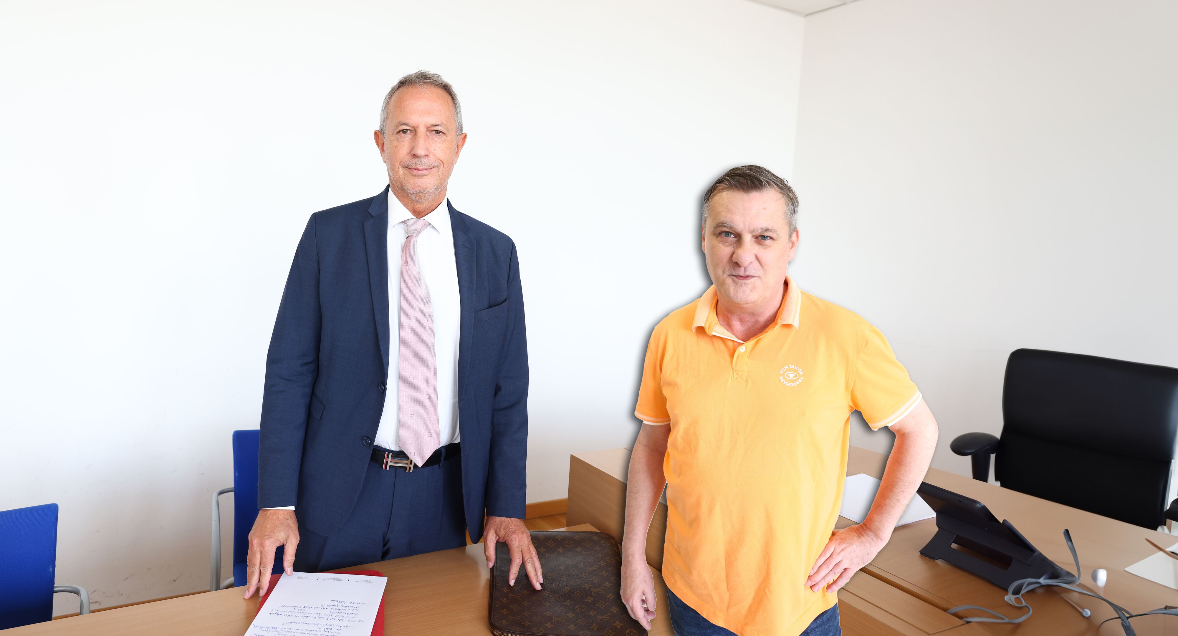 Michael Krüger (l.) mit Louis-Vitton-Tasche traf im Gerichtssaal auf den arbeitslosen Wiener Werner C.