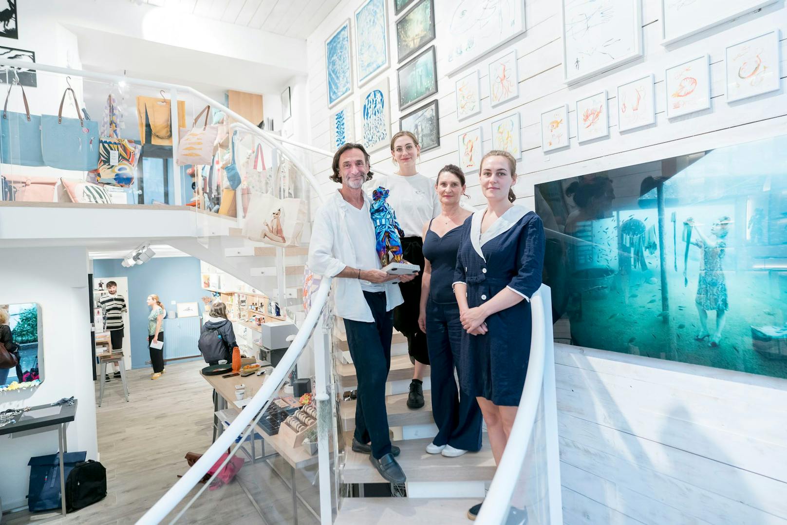 oceanstore in der stiftgasse, andreas franke mit familie, 20230801 foto: helmut graf/tageszeitung heute