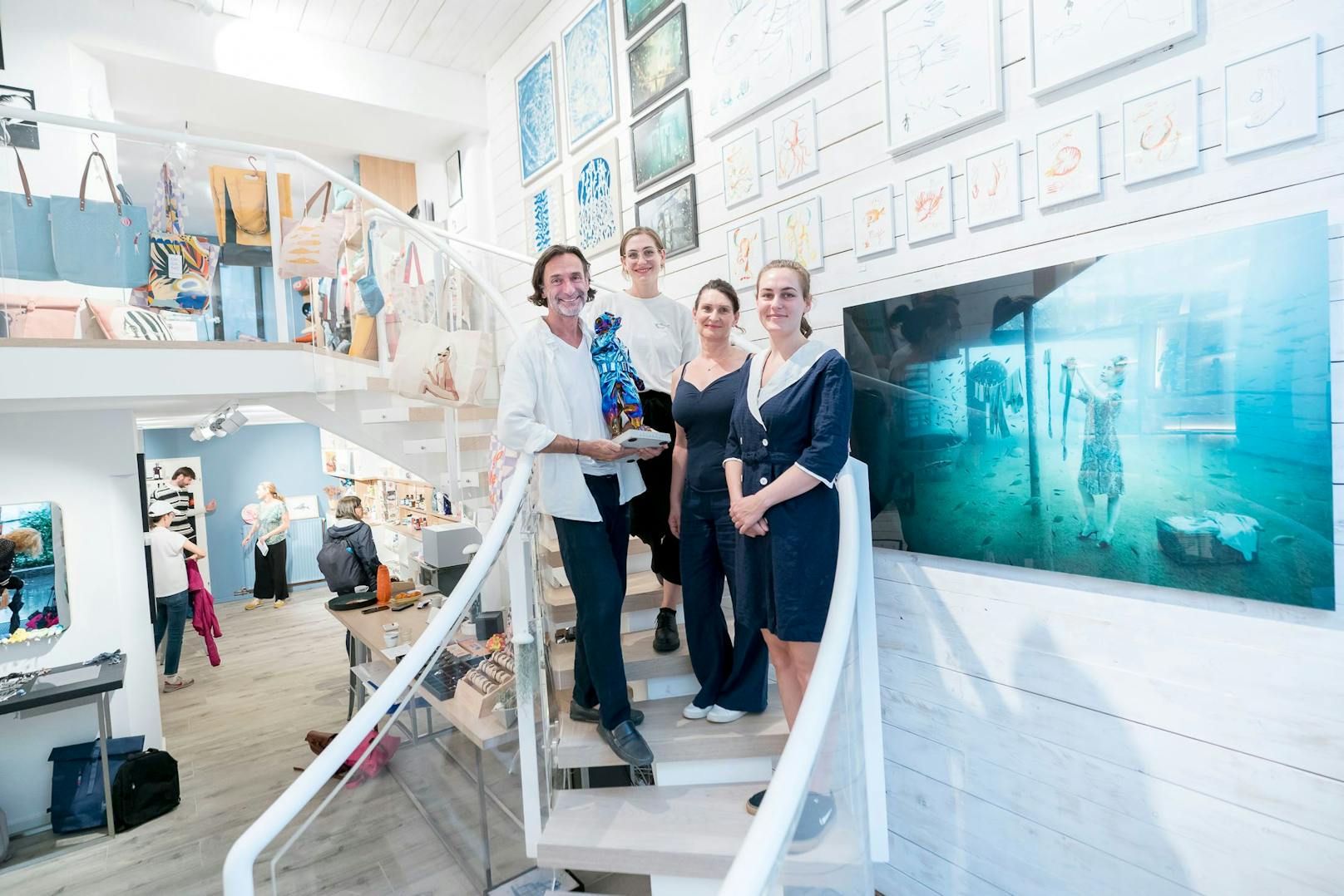 oceanstore in der stiftgasse, andreas franke mit familie, 20230801 foto: helmut graf/tageszeitung heute