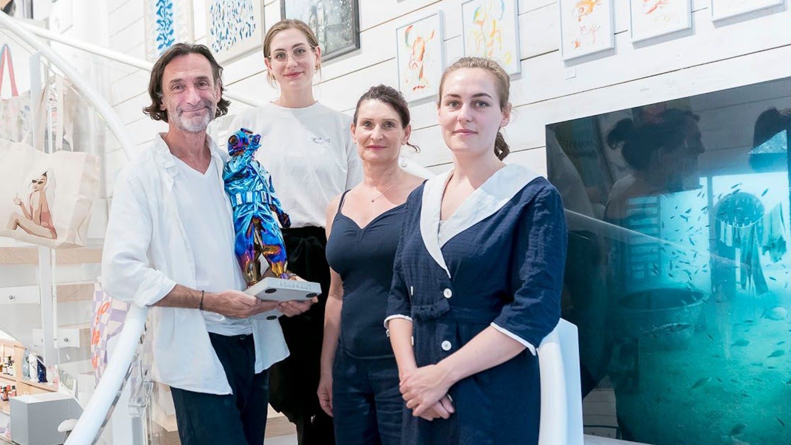 Im "Oceanstore" in der Stiftgasse: Taucher und Meeresschützer Andreas Franke mit seiner Familie