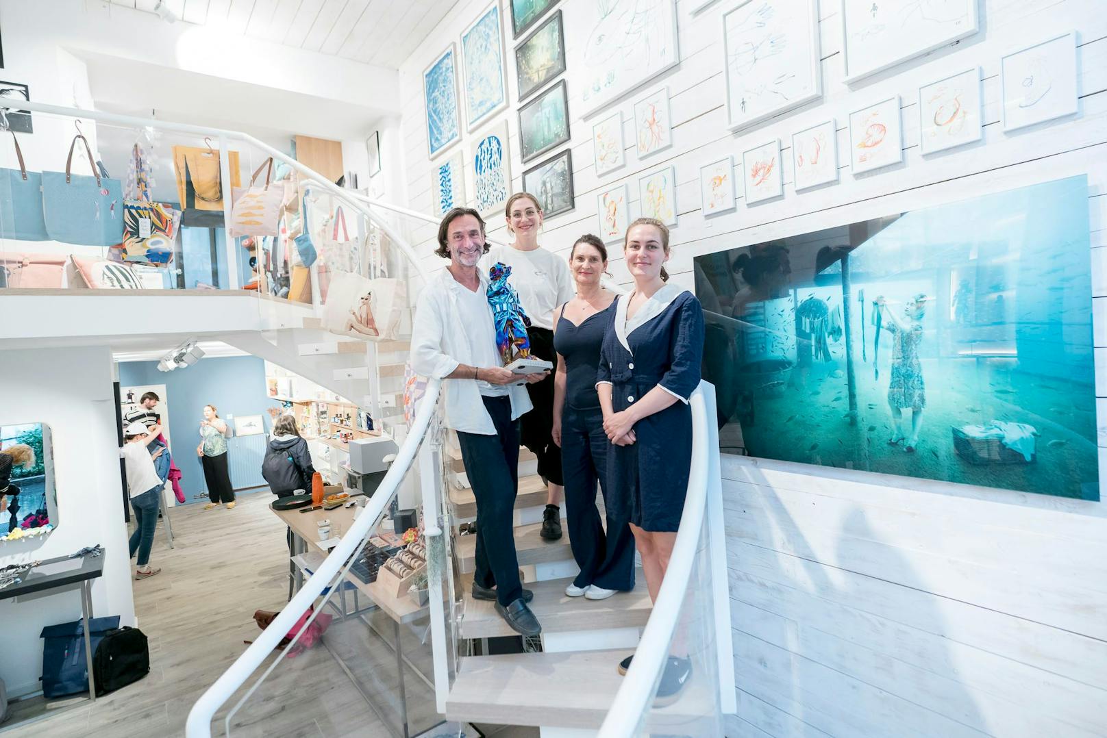 oceanstore in der stiftgasse, andreas franke mit familie, 20230801 foto: helmut graf/tageszeitung heute