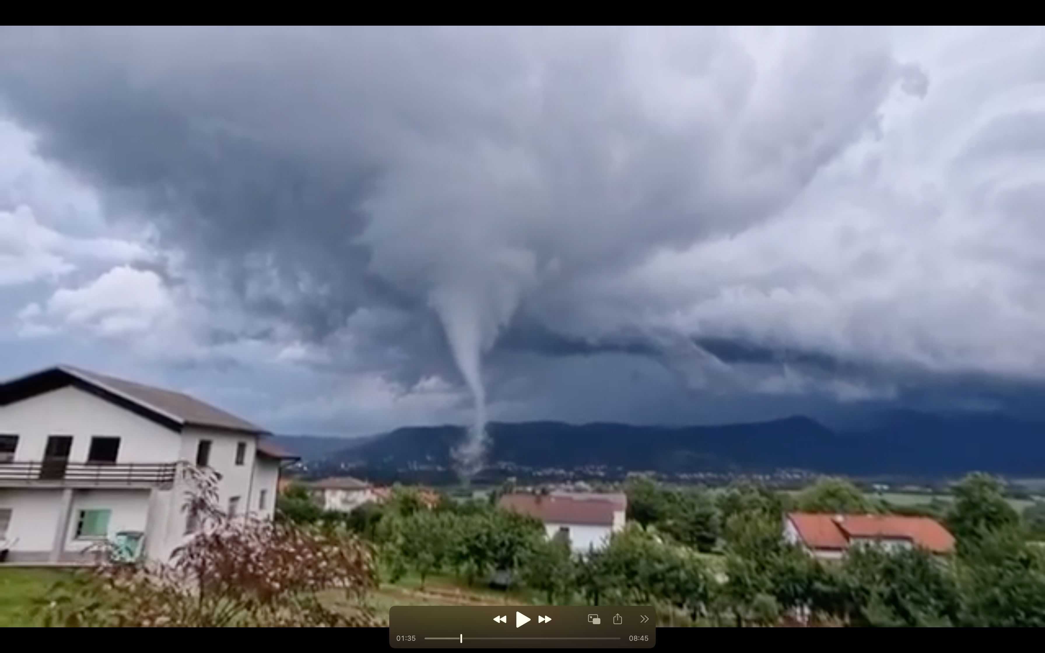 Tornado-Alarm An Der Adria! Ort Komplett Verwüstet | Heute.at