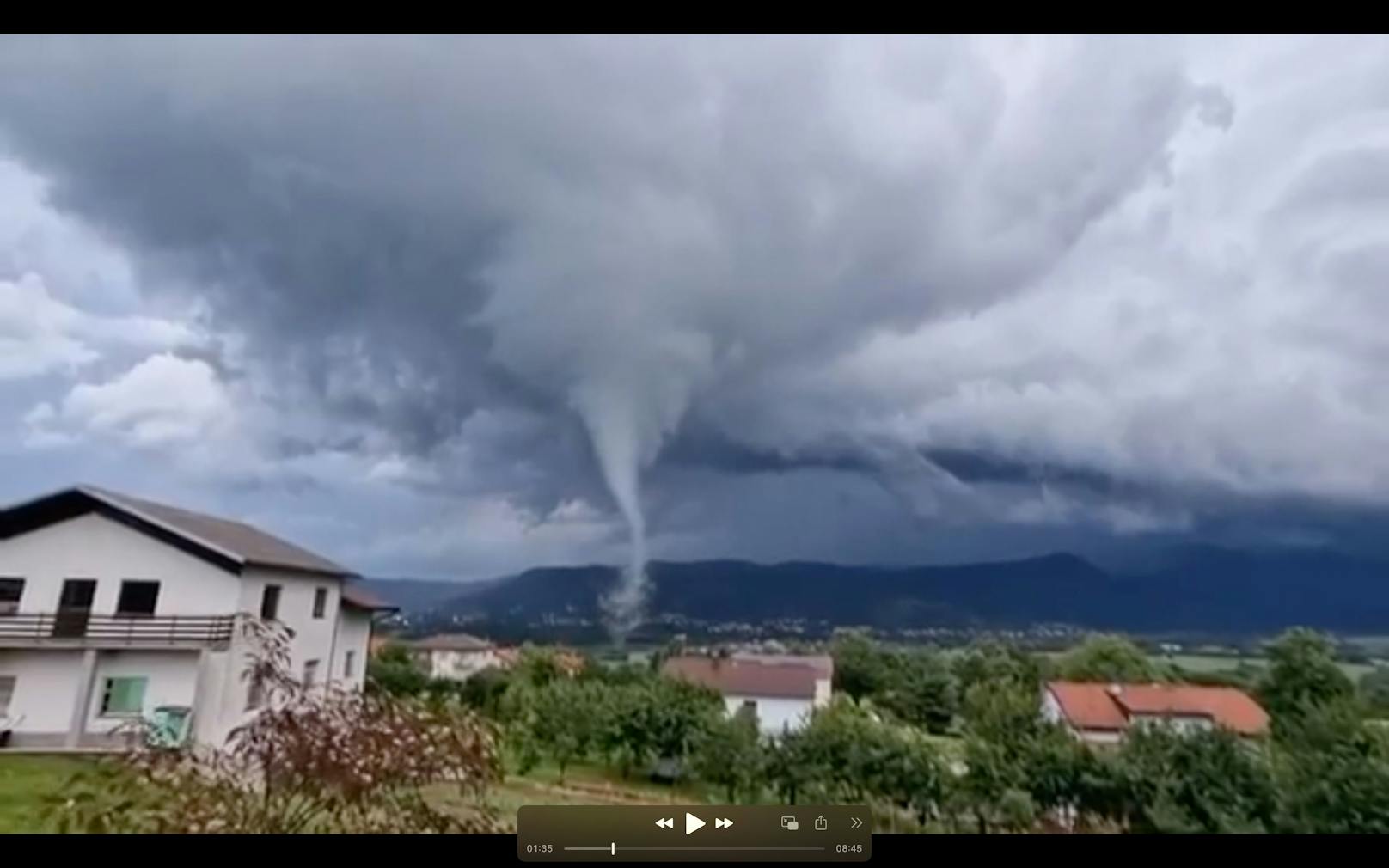 Tornado-Alarm an der Adria! Ort komplett verwüstet