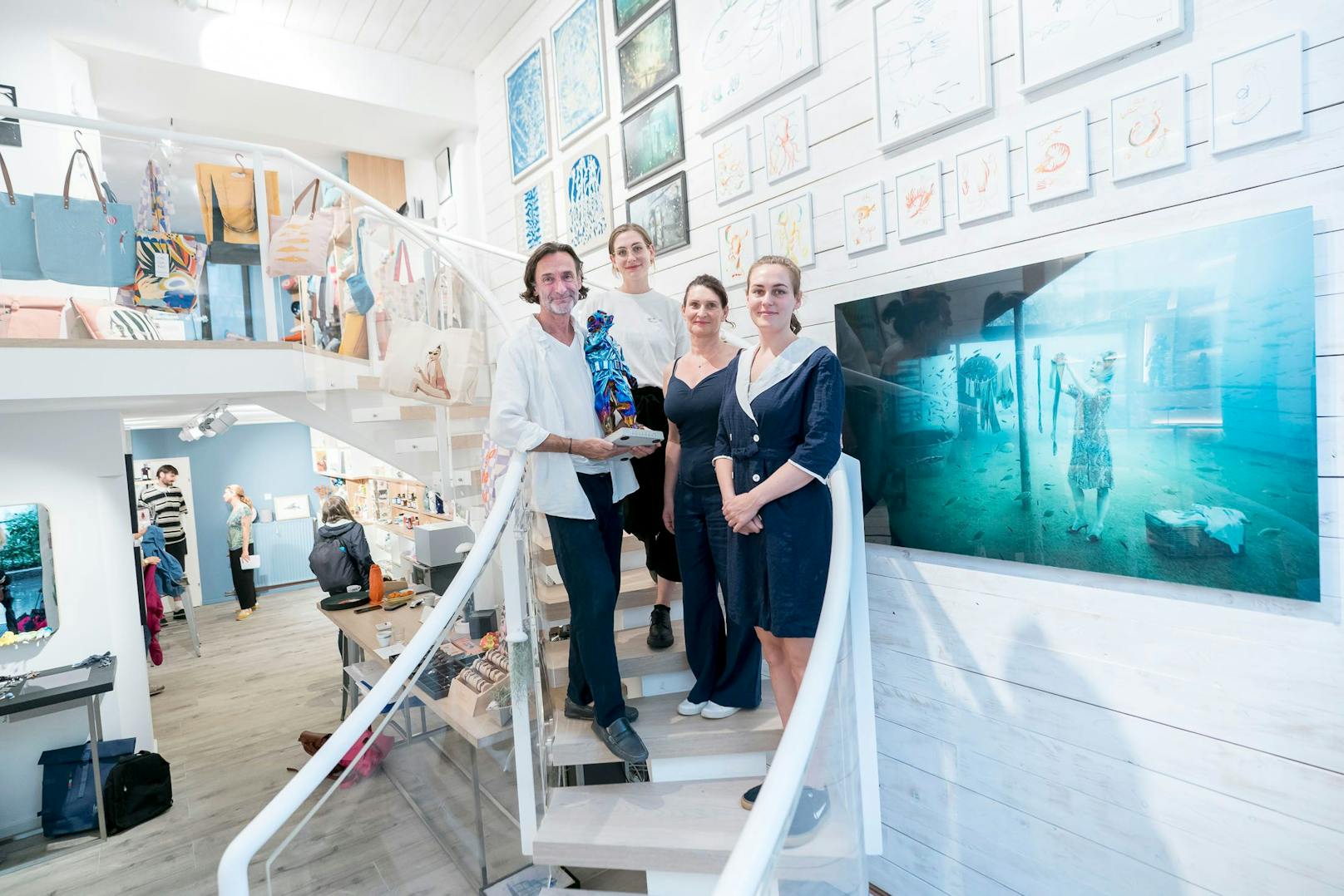 oceanstore in der stiftgasse, andreas franke mit familie, 20230801 foto: helmut graf/tageszeitung heute