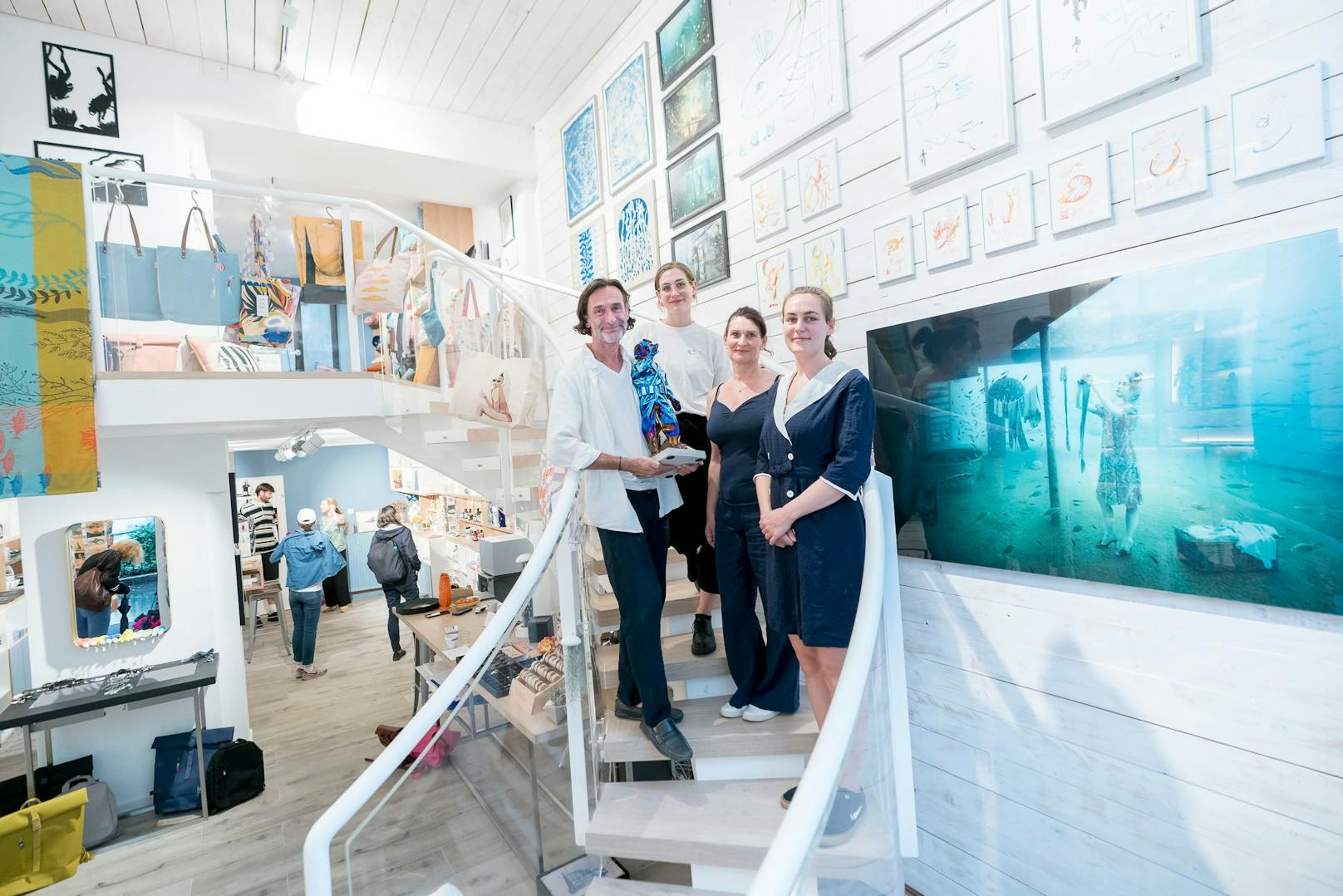 oceanstore in der stiftgasse, andreas franke mit familie, 20230801 foto: helmut graf/tageszeitung heute