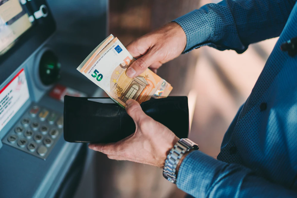 Dicker Geldregen für einen Kurzzeit-Angestellten, doch die Freude währte nicht lang.