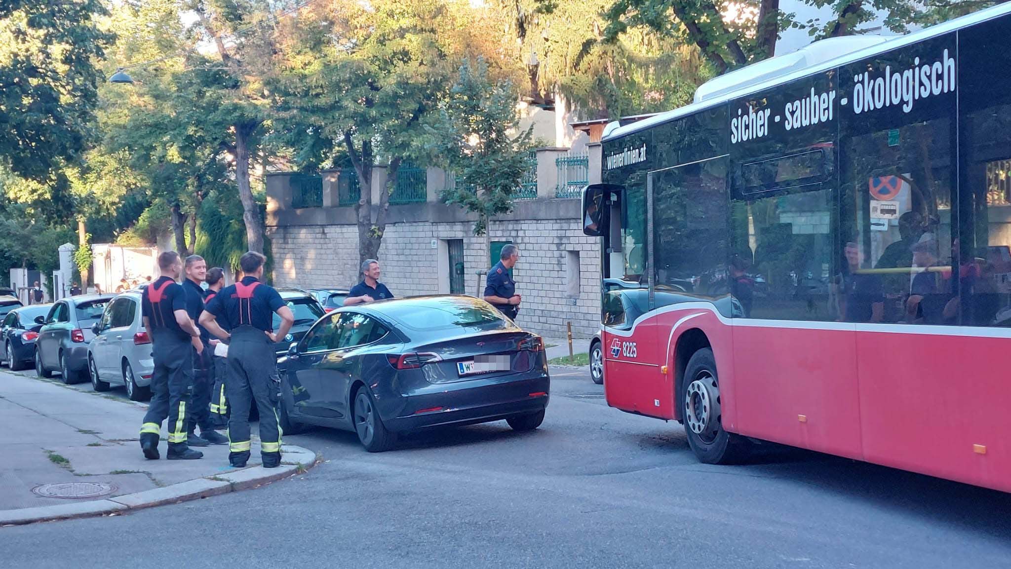Heute.at - Linienbusse knipsen jetzt Autos, die sie ausbremsen