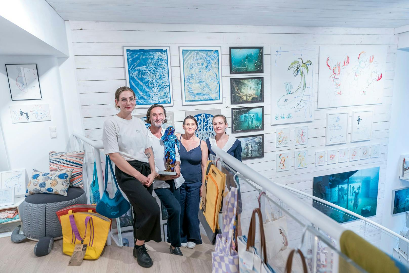 oceanstore in der stiftgasse, andreas franke mit familie, 20230801 foto: helmut graf/tageszeitung heute