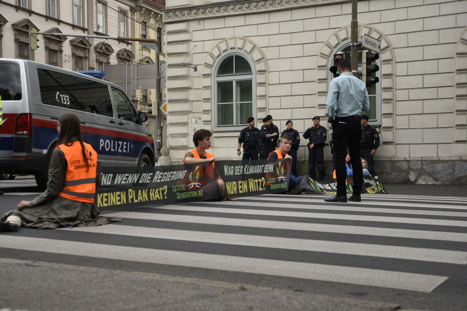Klima-Kleber wollen sich zum Schulstart wieder an Straßen festkleben.&nbsp;