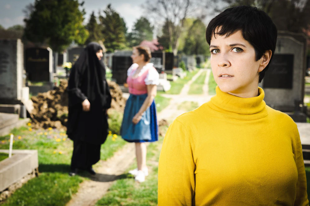 SECHZEHN WÖRTER - Ein Theaterstück nach dem gleichnamigen Erfolgsroman von Nava Ebrahimi