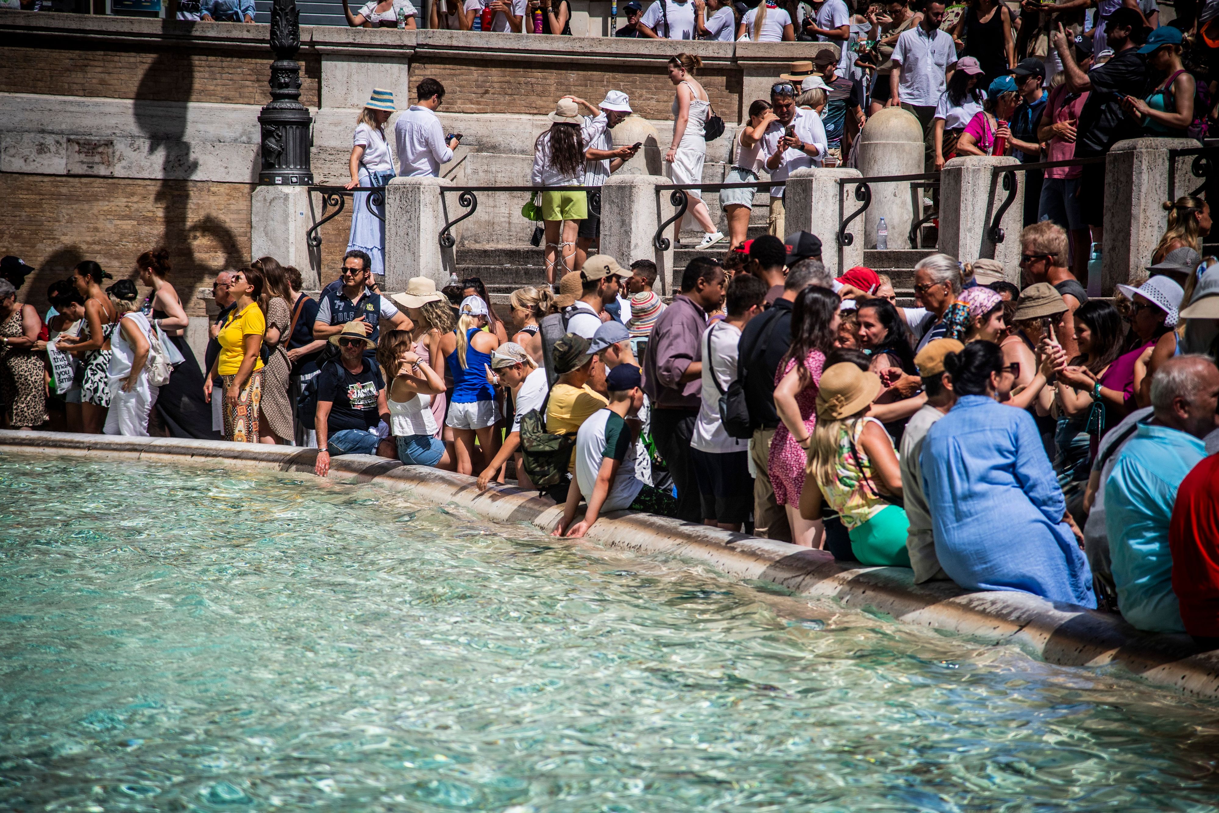 In Rom wird über einen geregelten Zugang zum Trevi-Brunnen nachgedacht, um Menschenmassen vor der beliebten Sehenswürdigkeit zu vermeiden.&nbsp;