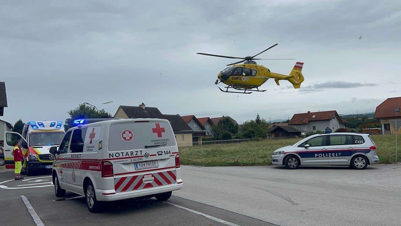 Großeinsatz in Matzleinsdorf: 2 Kinder durch Heißwasser verletzt