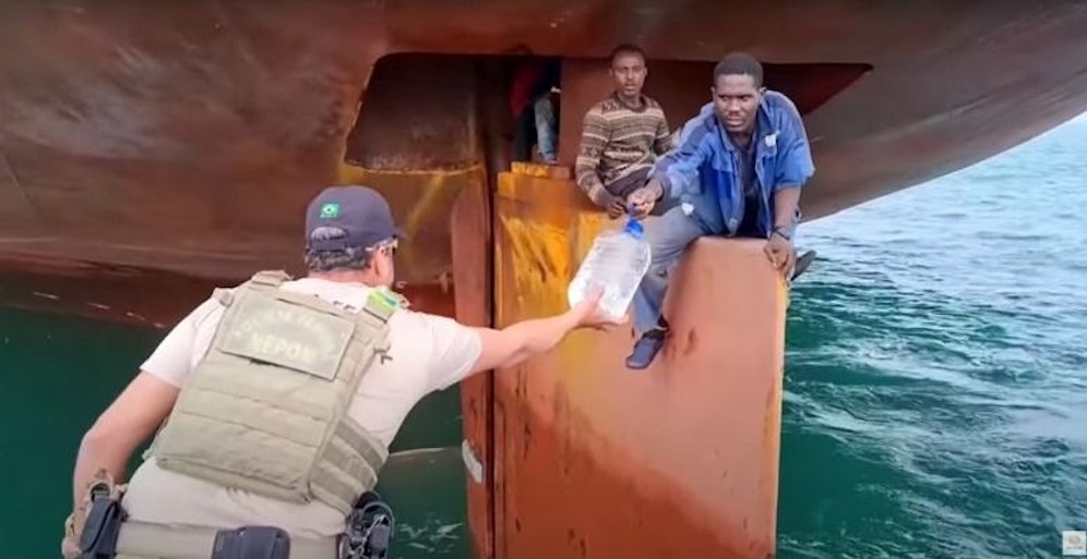 Als Geisterpassagiere schlichen sich die vier Männer auf die 