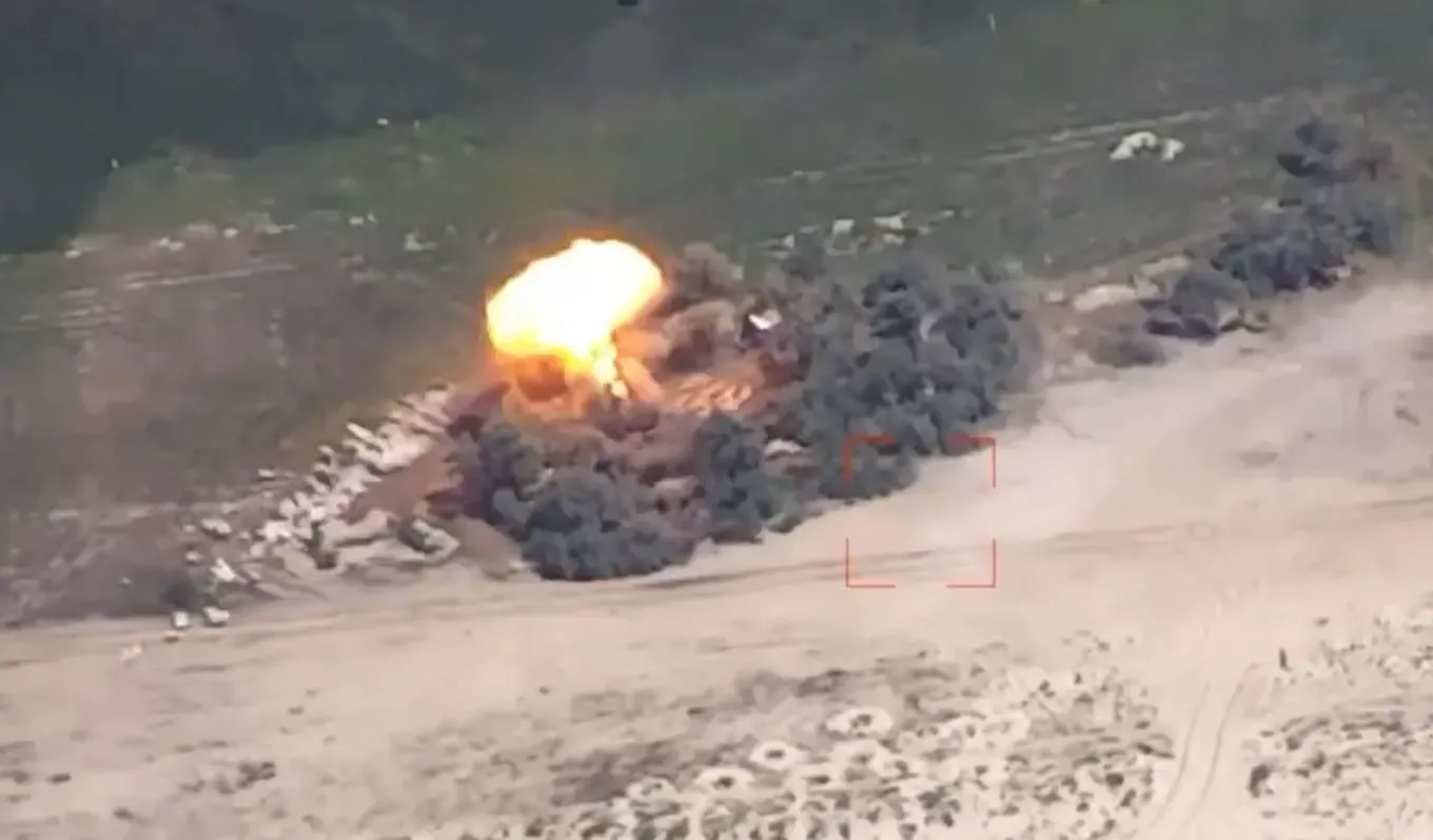 Ein Video soll den Raketenangriff auf Strand zeigen.