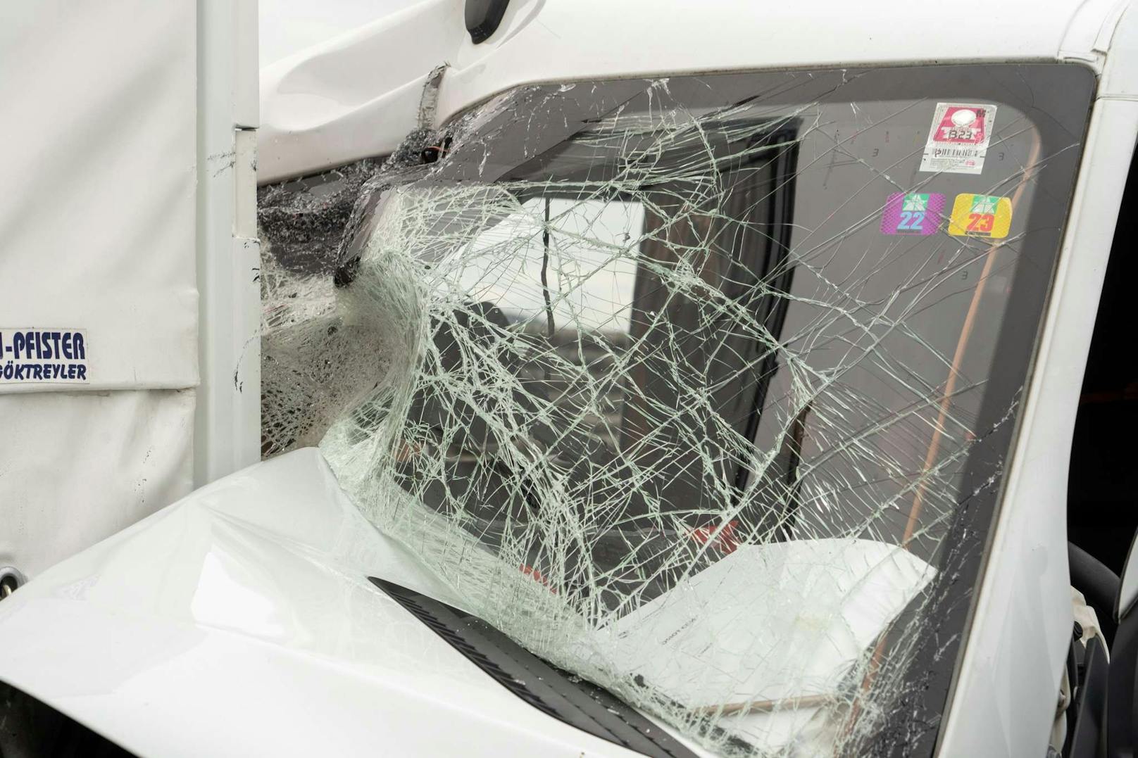 Fünf teils Schwerverletzte bei Unfall auf A1