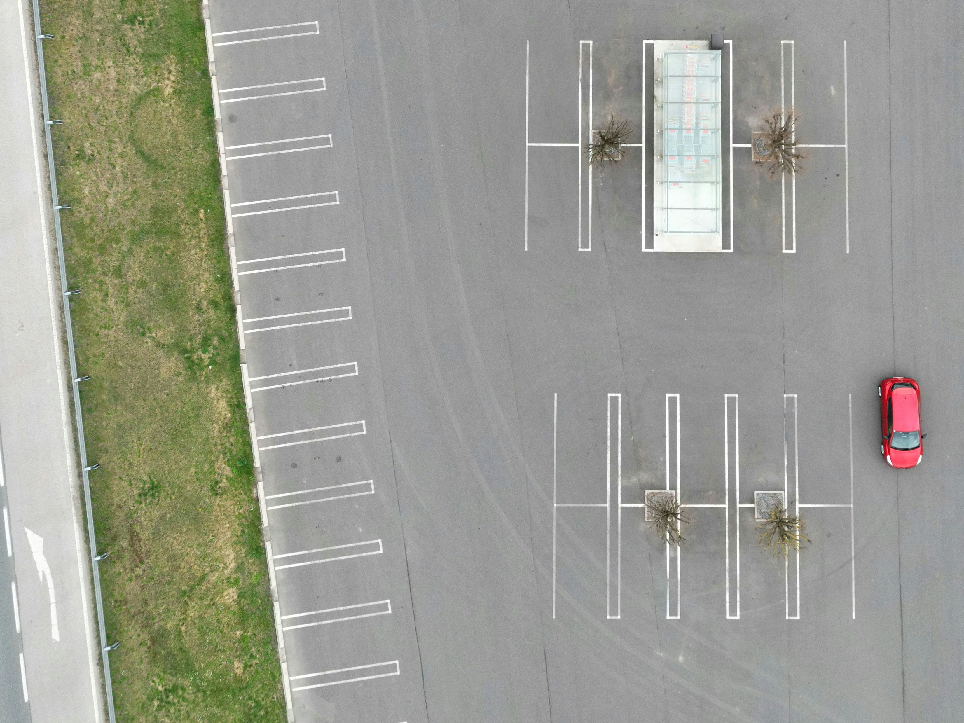 Download von www.picturedesk.com am 03.08.2023 (11:40).  ABD0013_20230326 - WIEN - ÖSTERREICH: ++ THEMENBILD ++ Illustration zum Thema Bodenversiegelung aufgenommen am Freitag, 24. März 2023, in Niederösterreich (Luftaufnahme). - FOTO: APA/HELMUT FOHRINGER - 20230324_PD22117 - Rechteinfo: Rights Managed (RM)