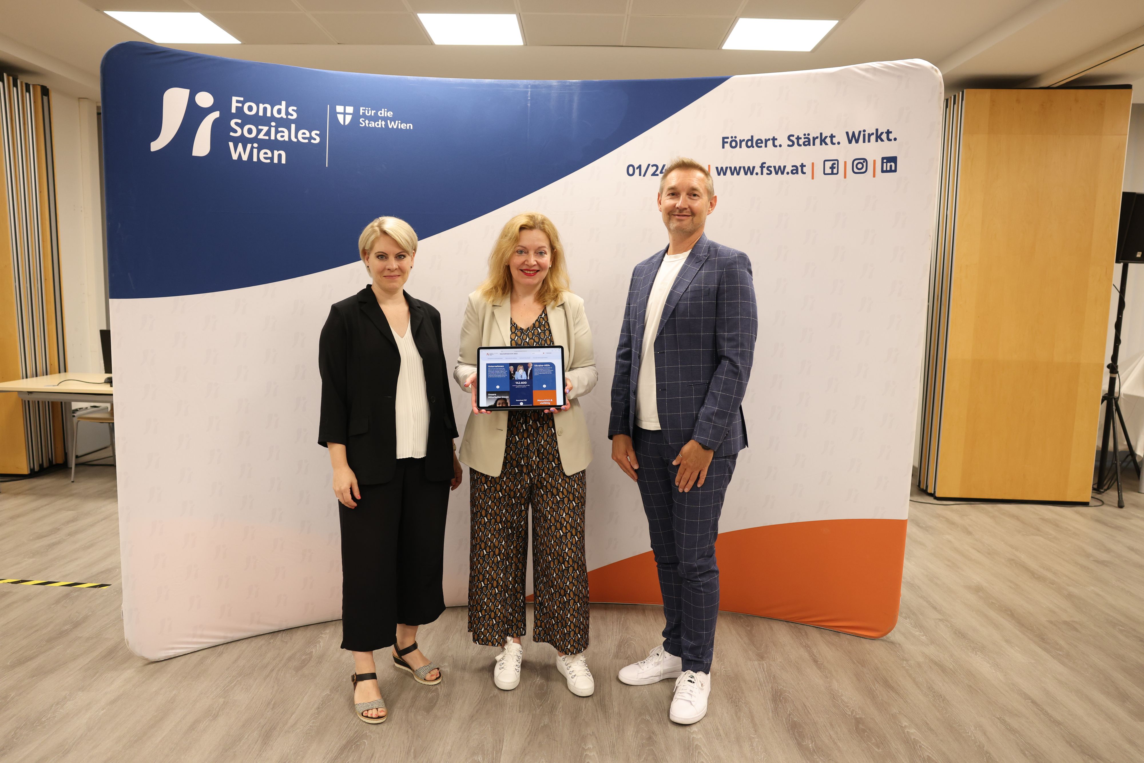 Geschäftsführer Susanne Winkler, Anita Bauer und Michael Rosenberg (v.l.) bei der Präsentation des Geschäftsberichts des Fonds Soziales Wien.