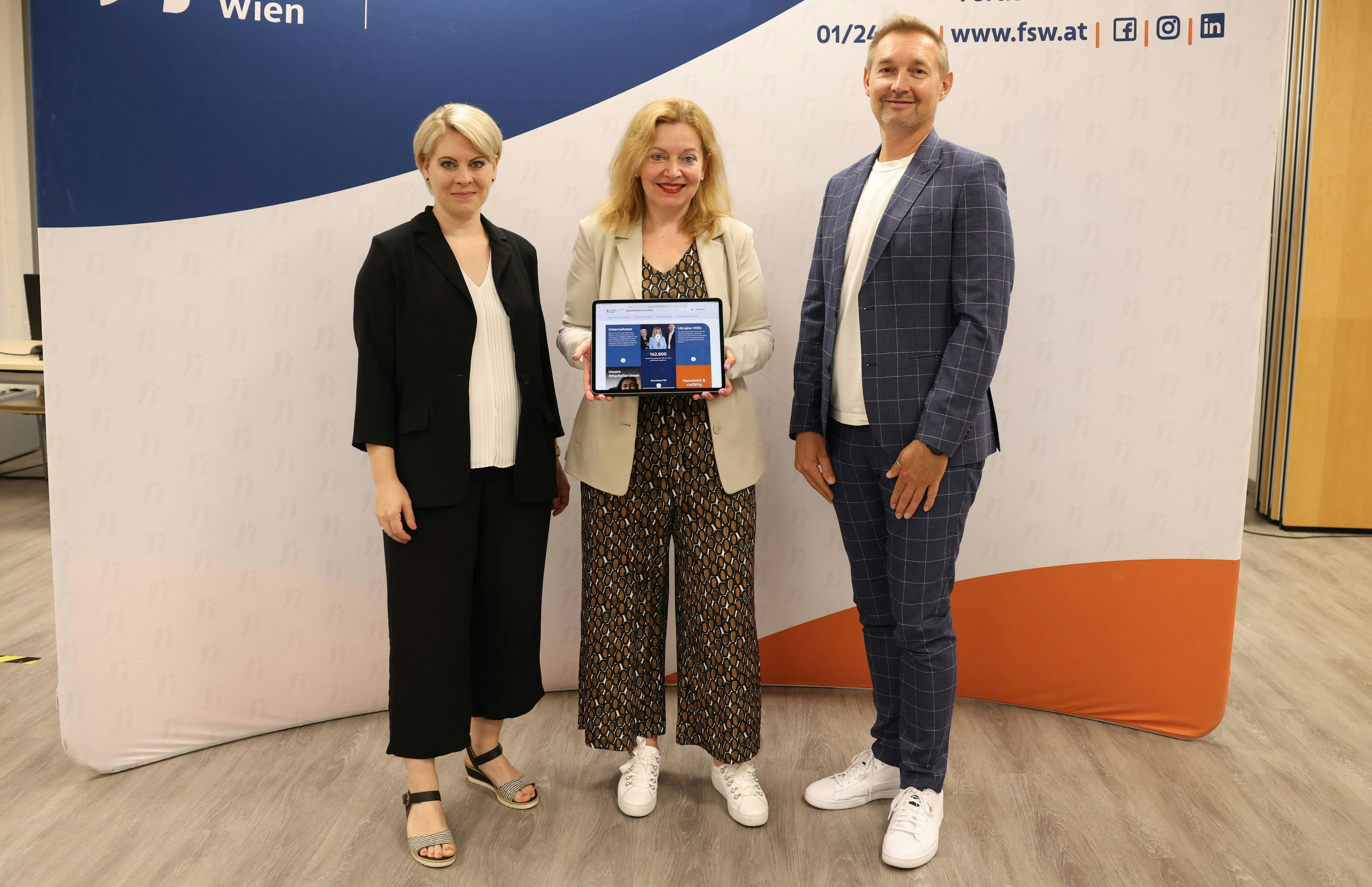 Geschäftsführer Susanne Winkler, Anita Bauer und Michael Rosenhammer (v.l.) bei der Präsentation des Geschäftsberichts des Fonds Soziales Wien. 