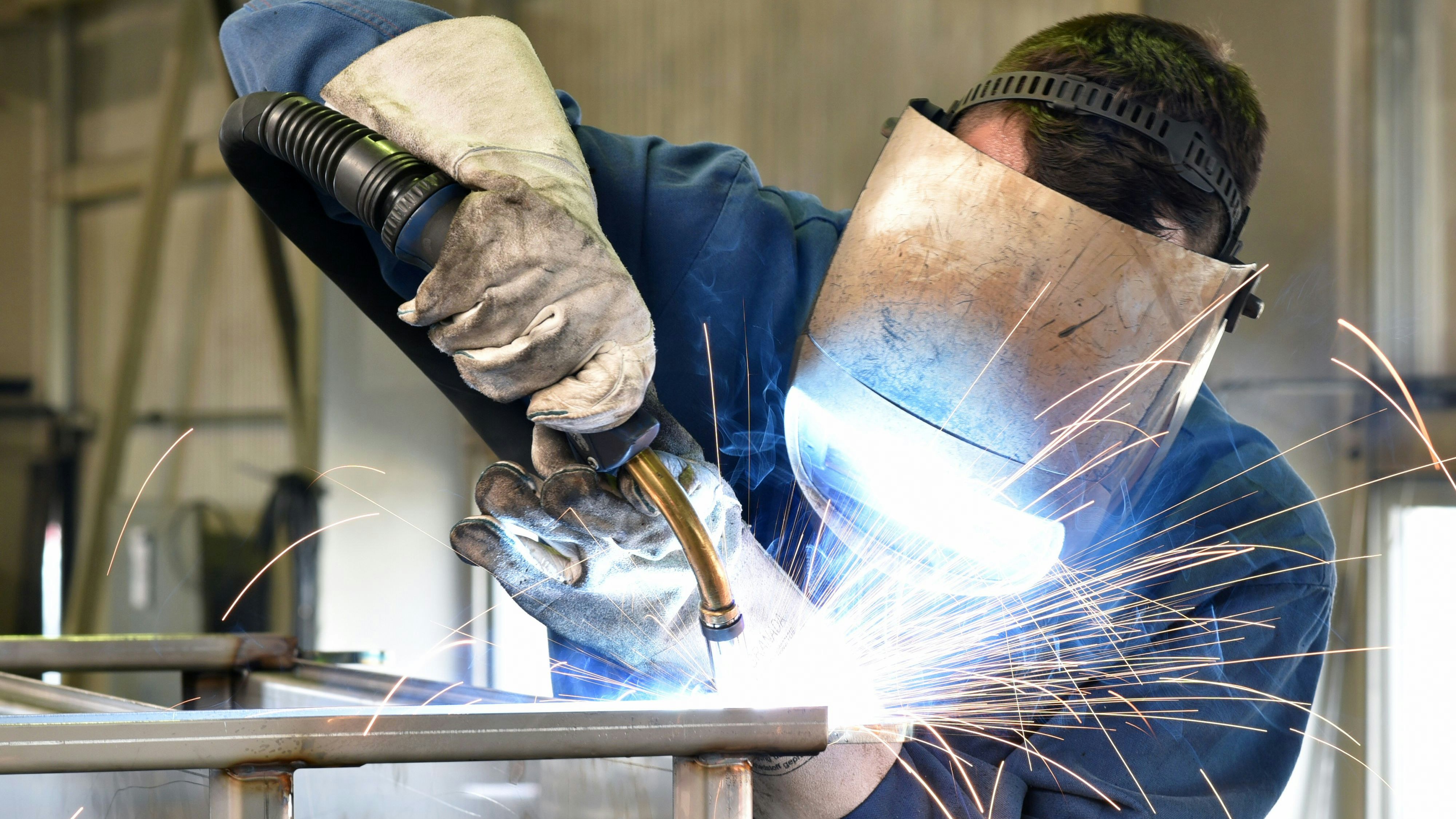 Der Mann arbeitete über 24 Jahre für das Unternehmen – und wurde gefeuert.