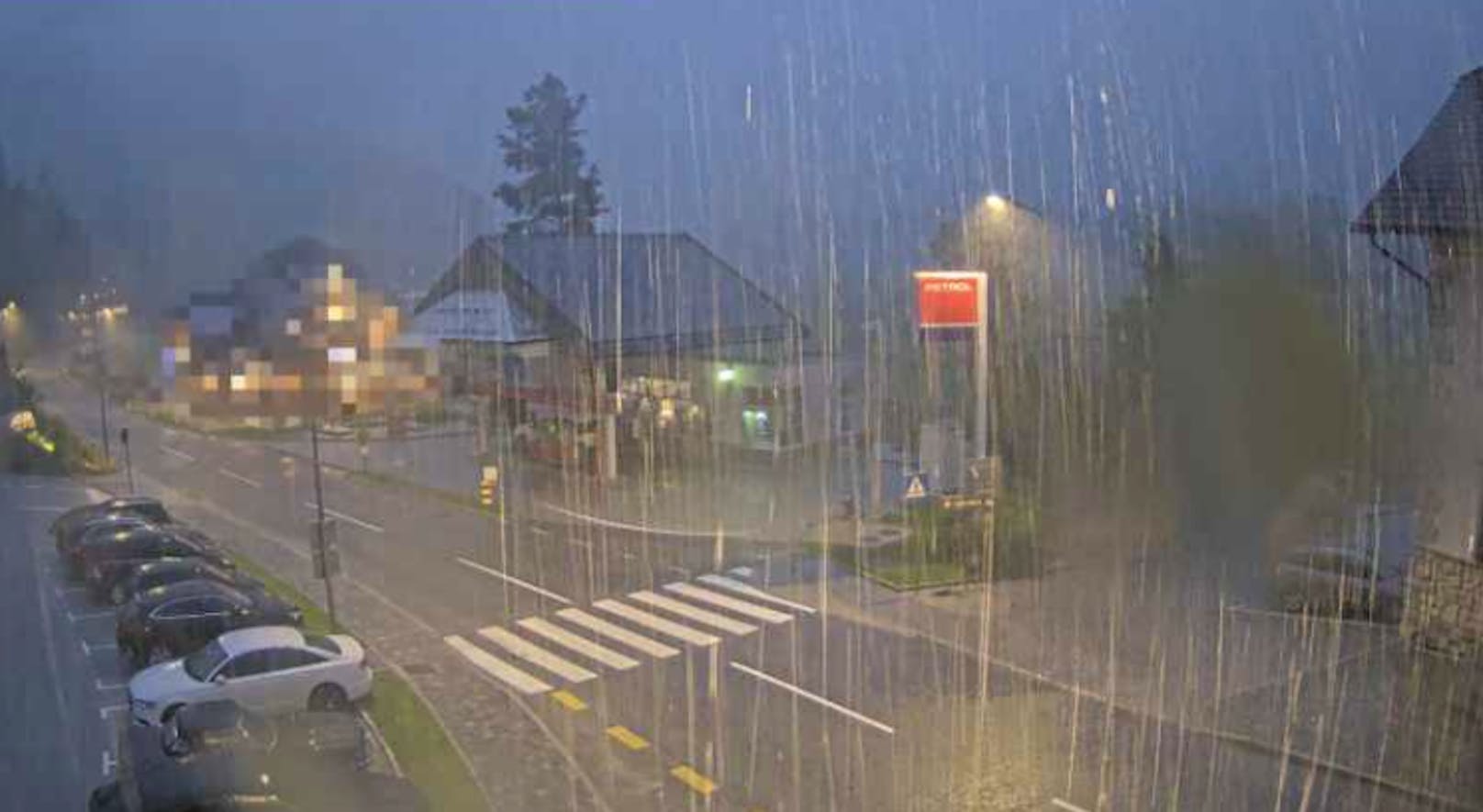 Blick auf die Gemeinde Jezersko direkt an der österreichisch-slowenischen Grenze. Das Unwetter zieht nach Österreich.