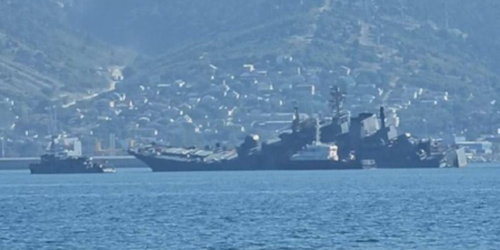Das russische Schiff "Olenegorskiy Gornyak" wurde von ukrainischen Drohnen getroffen.
