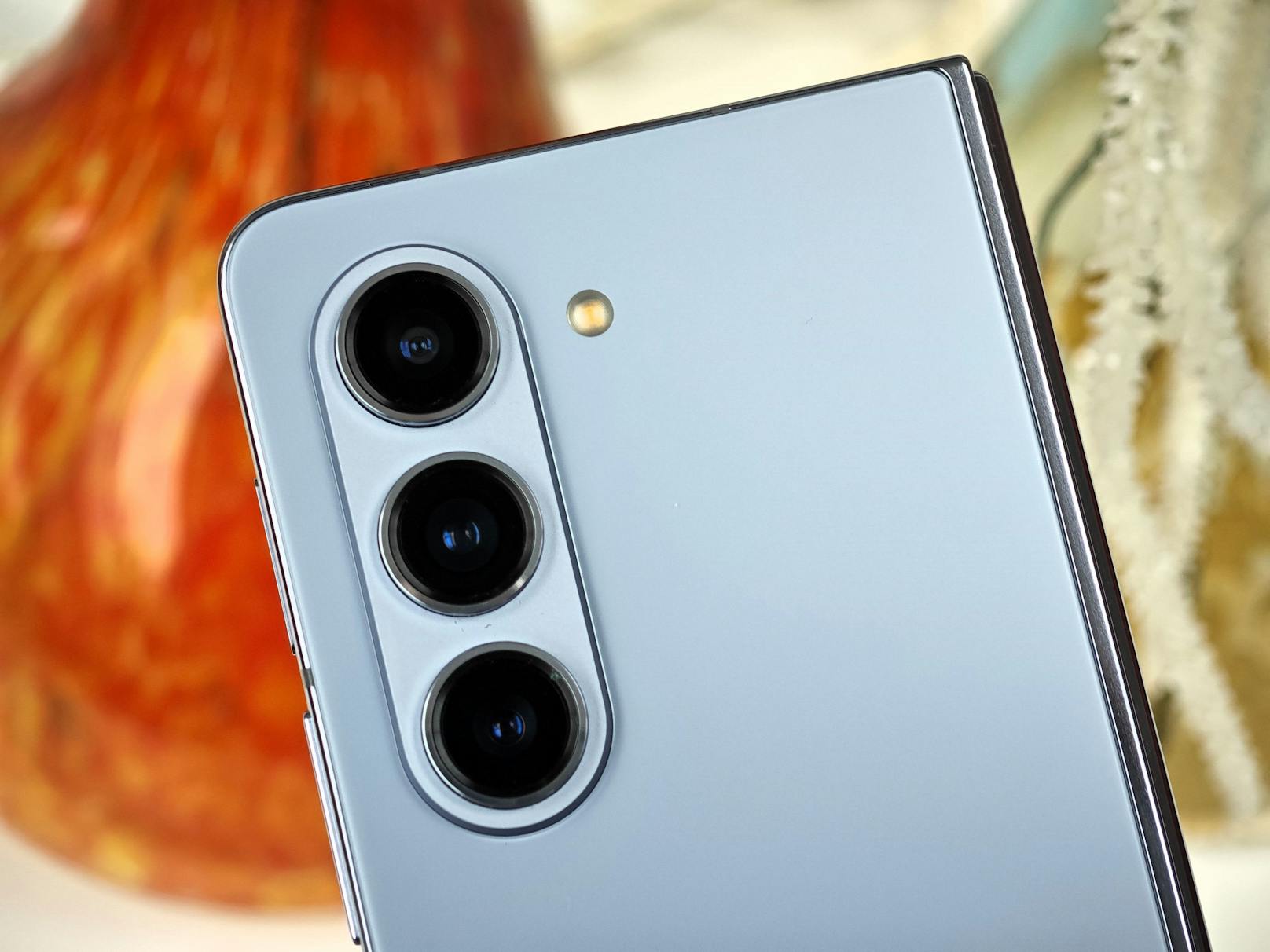 Samsung Galaxy Z Fold5 im Test – das Dreifach-Kamera-System des Vorgängers wurde ident übernommen, kleine Verbesserungen gibt es aber.&nbsp;